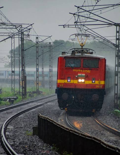 04125 Subedarganj - Bandra Terminus Special Fare SF Summer Special photo 3