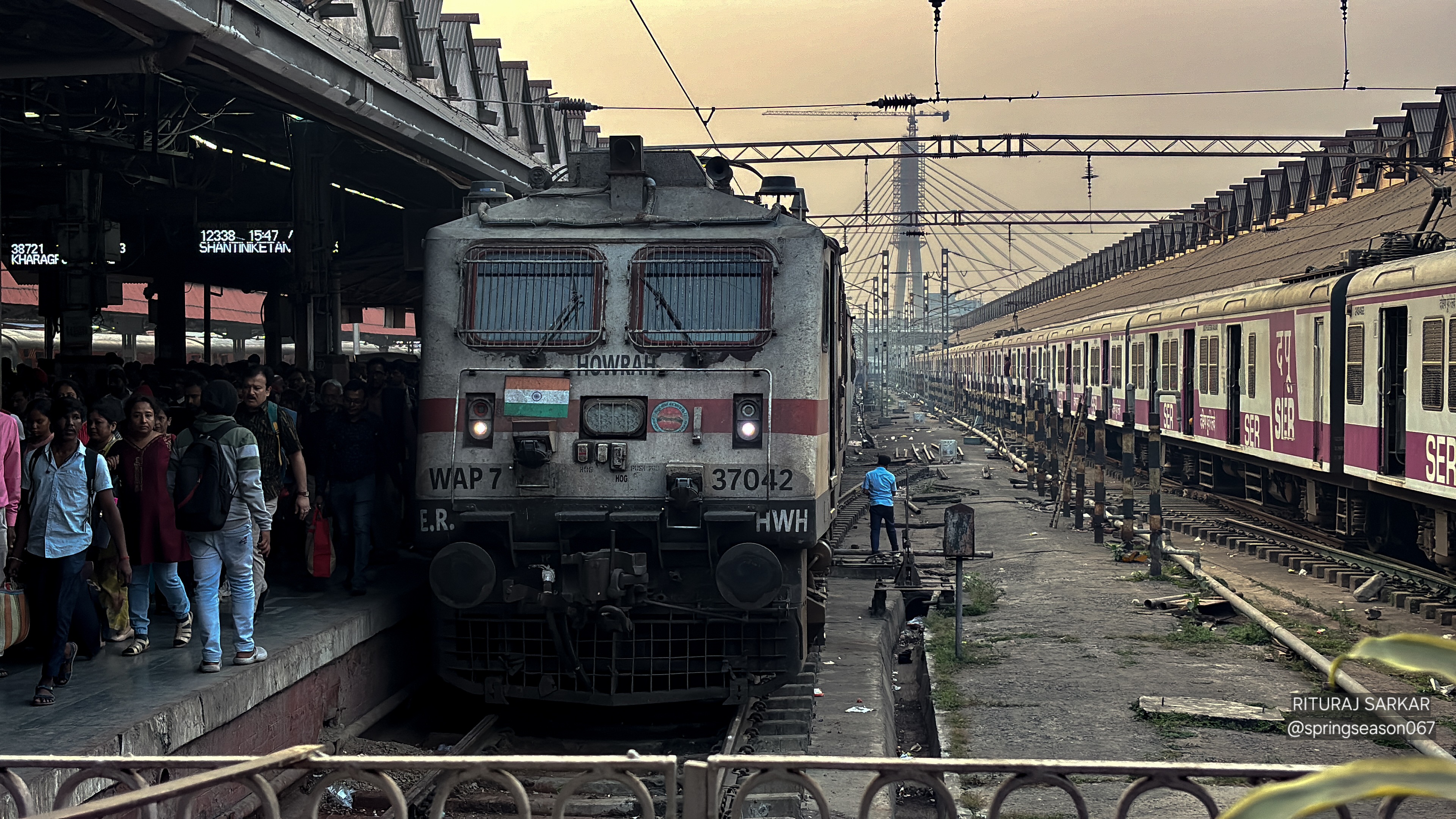 64904 Ghaziabad - Mathura EMU photo 4
