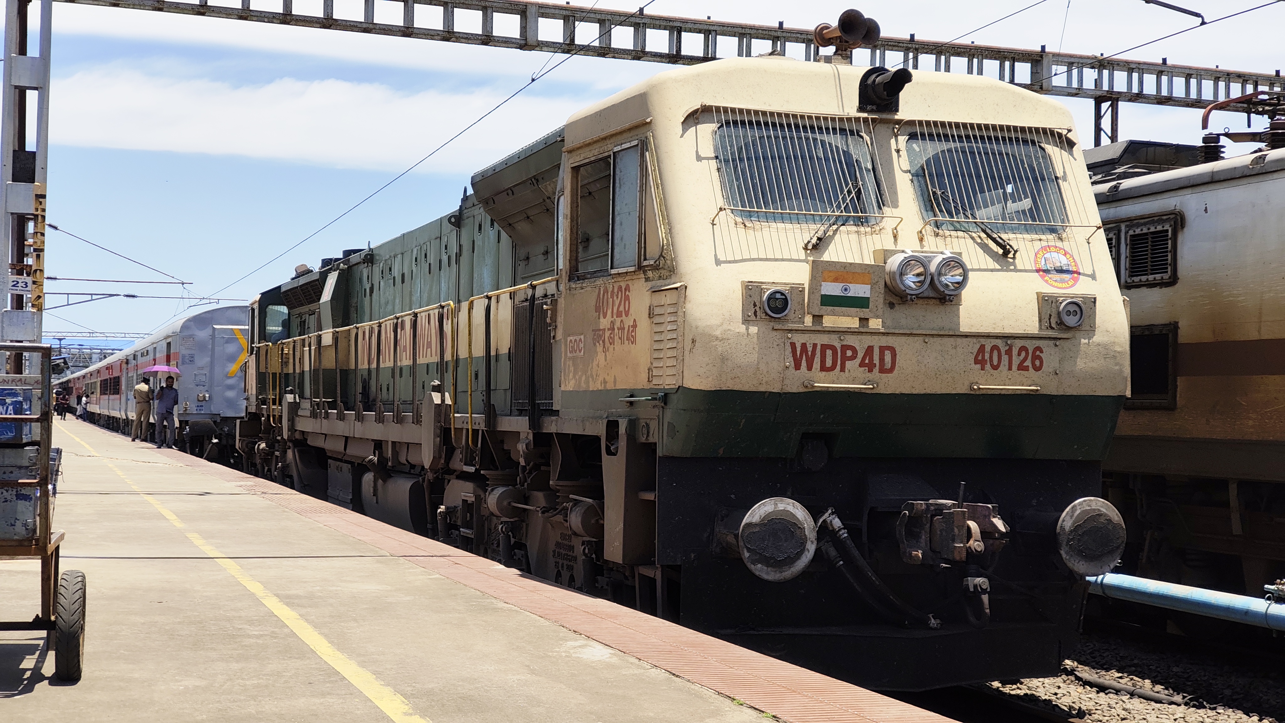 14205 Ayodhya Cantt. - Delhi Express photo 1