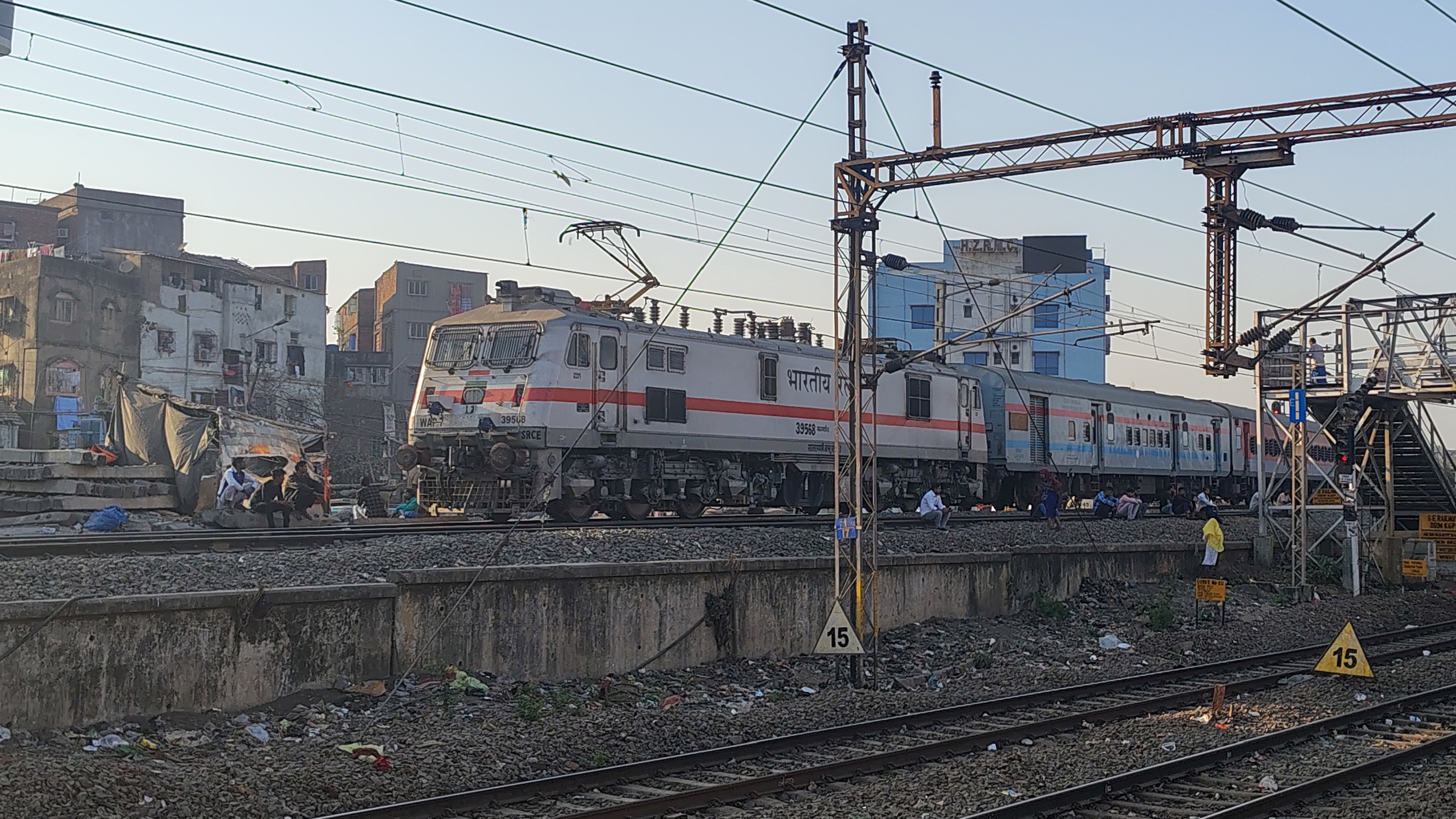 96651 TL63 / Mumbai CSMT - Titvala Slow Local photo 4