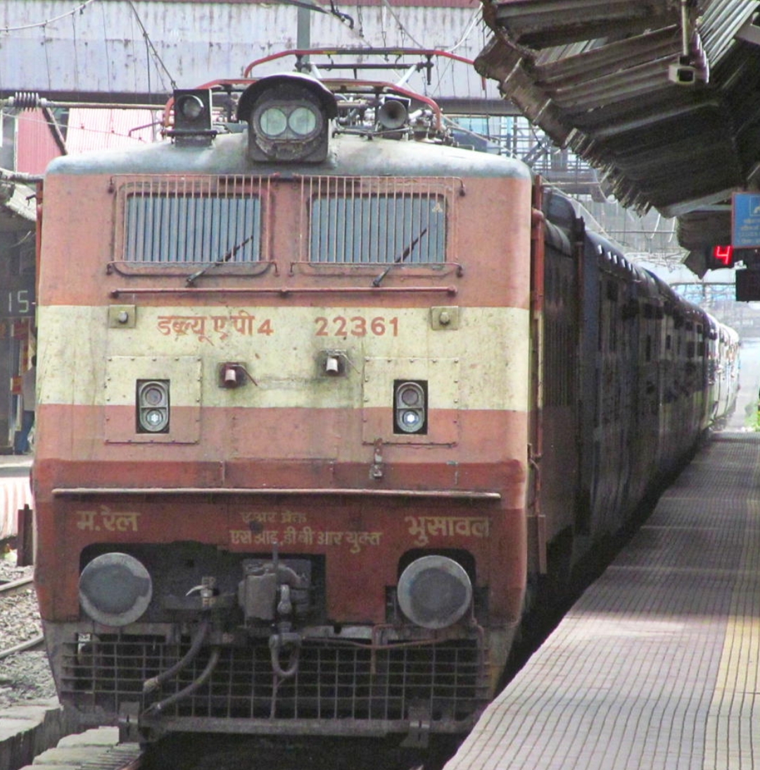 02186 Rewa - Rani Kamalapati Special Fare SF Holi Special photo 4