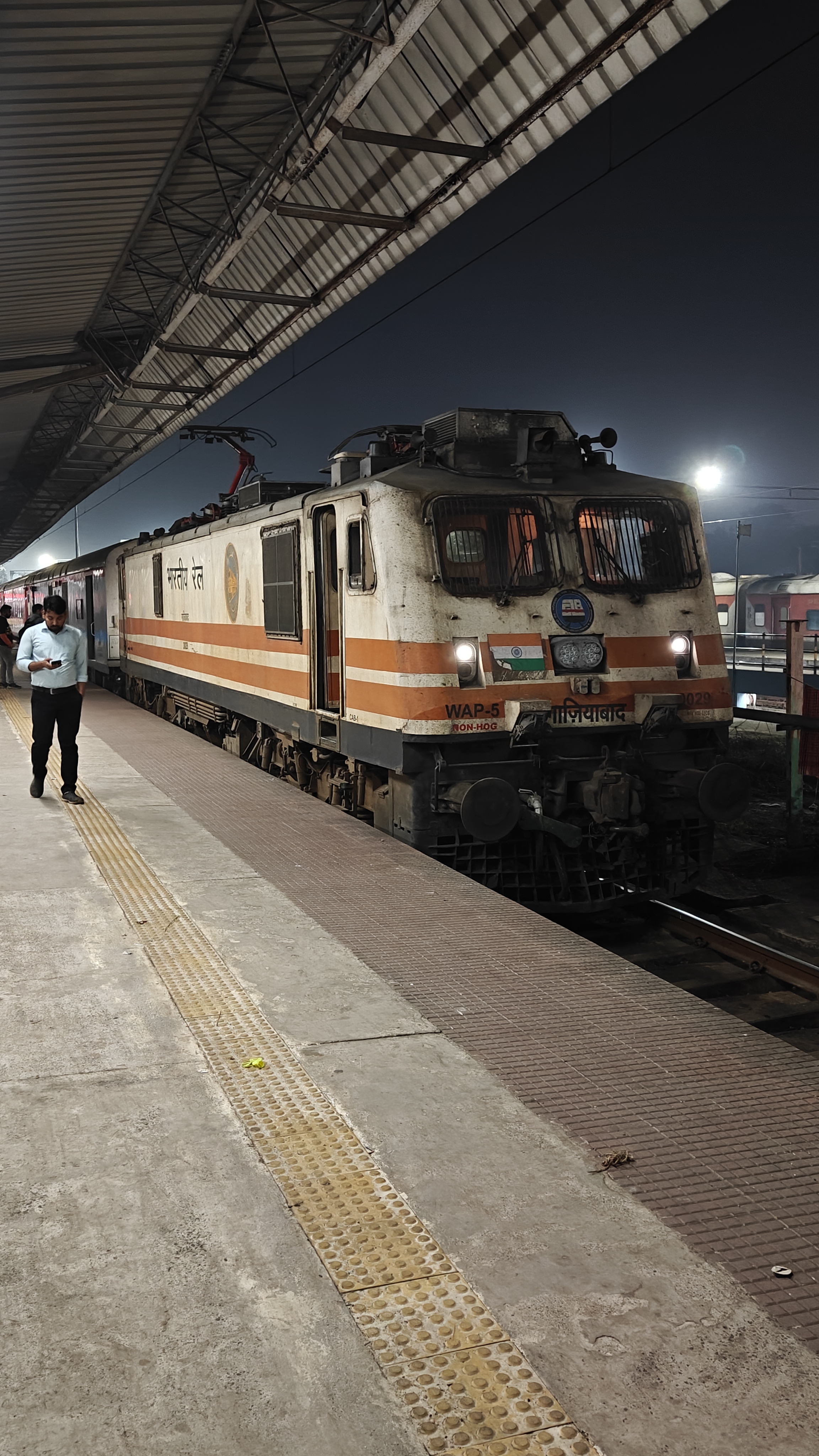 11842 Gita Jayanti Express photo 8