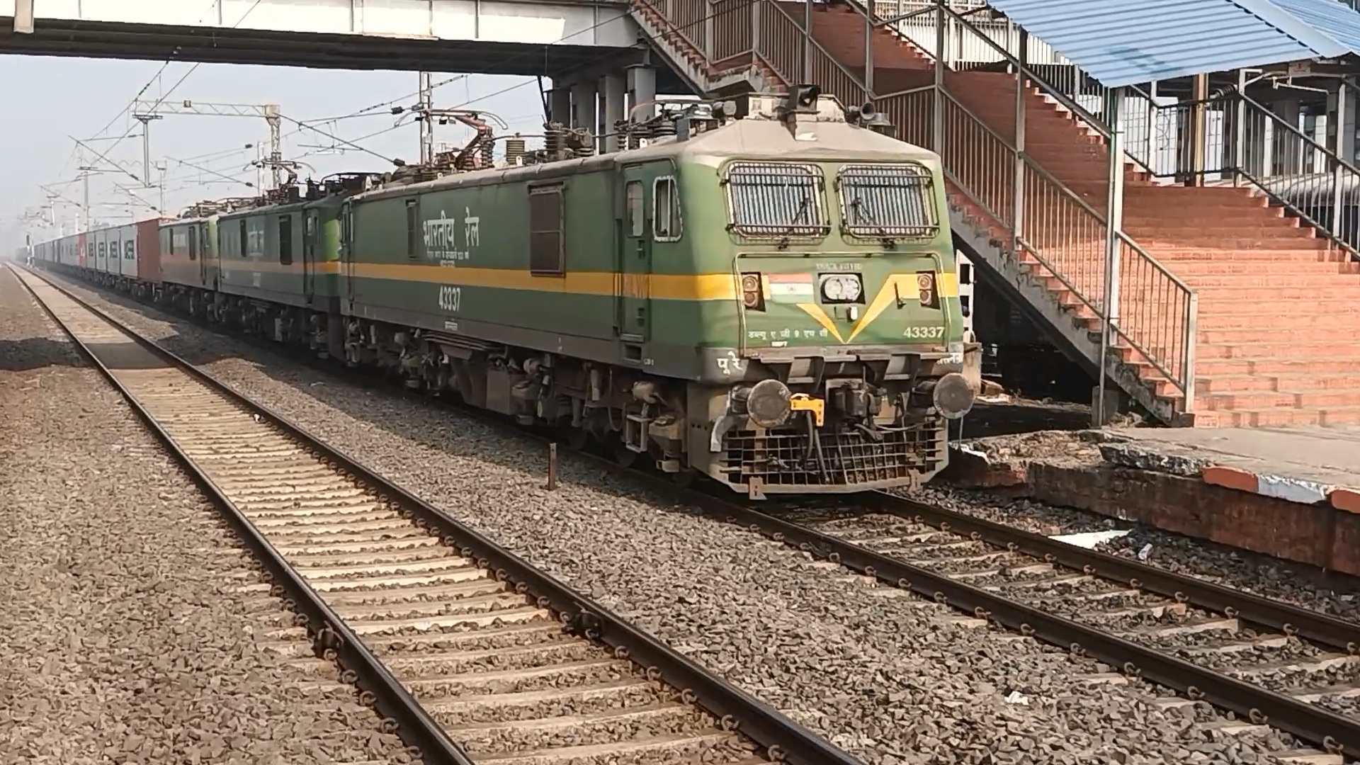 96623 TL25 / Mumbai CSMT - Titvala Slow Local photo 2