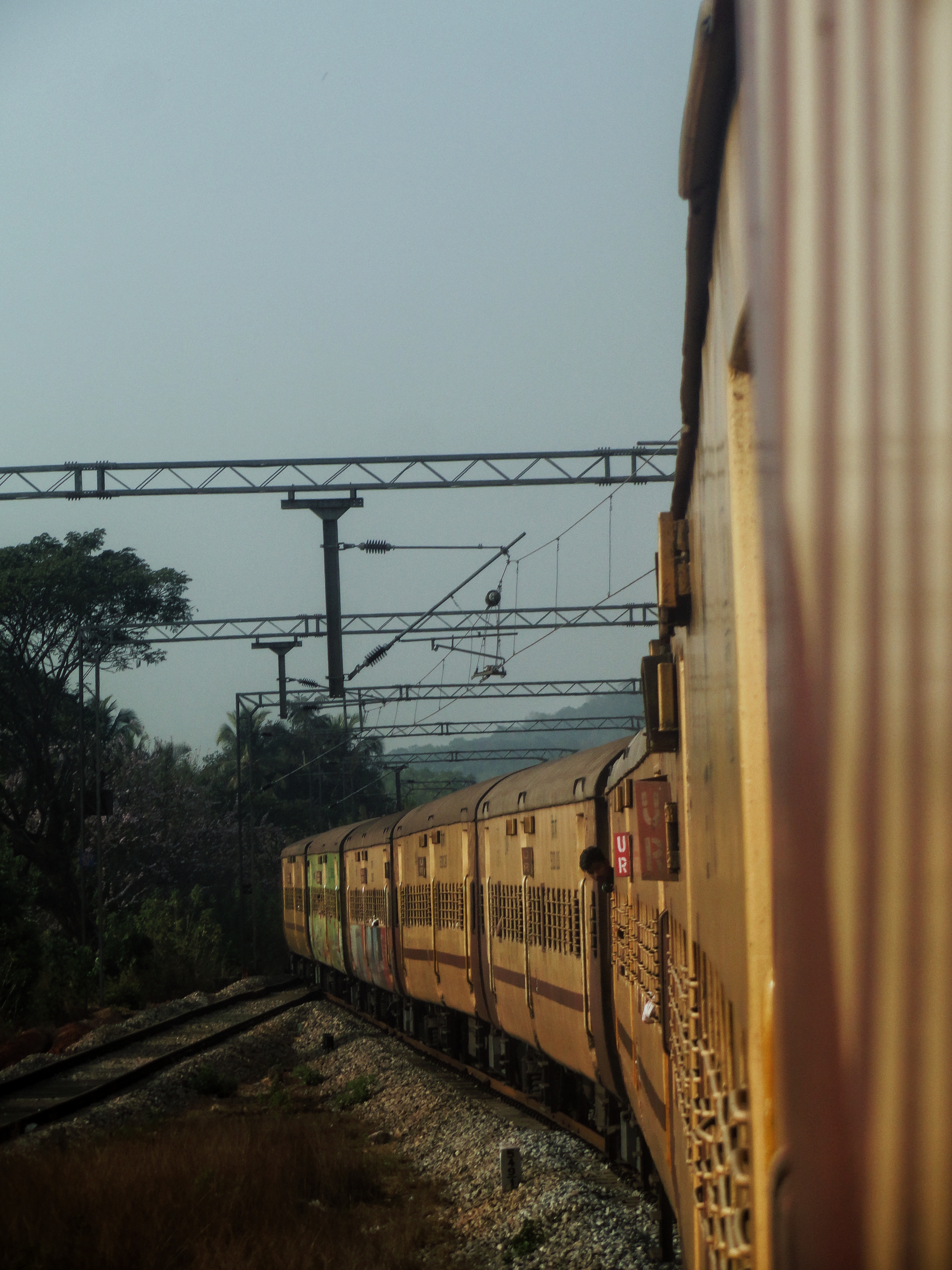 22167 Singrauli - Hazrat Nizamuddin Urjadhani Express photo 7