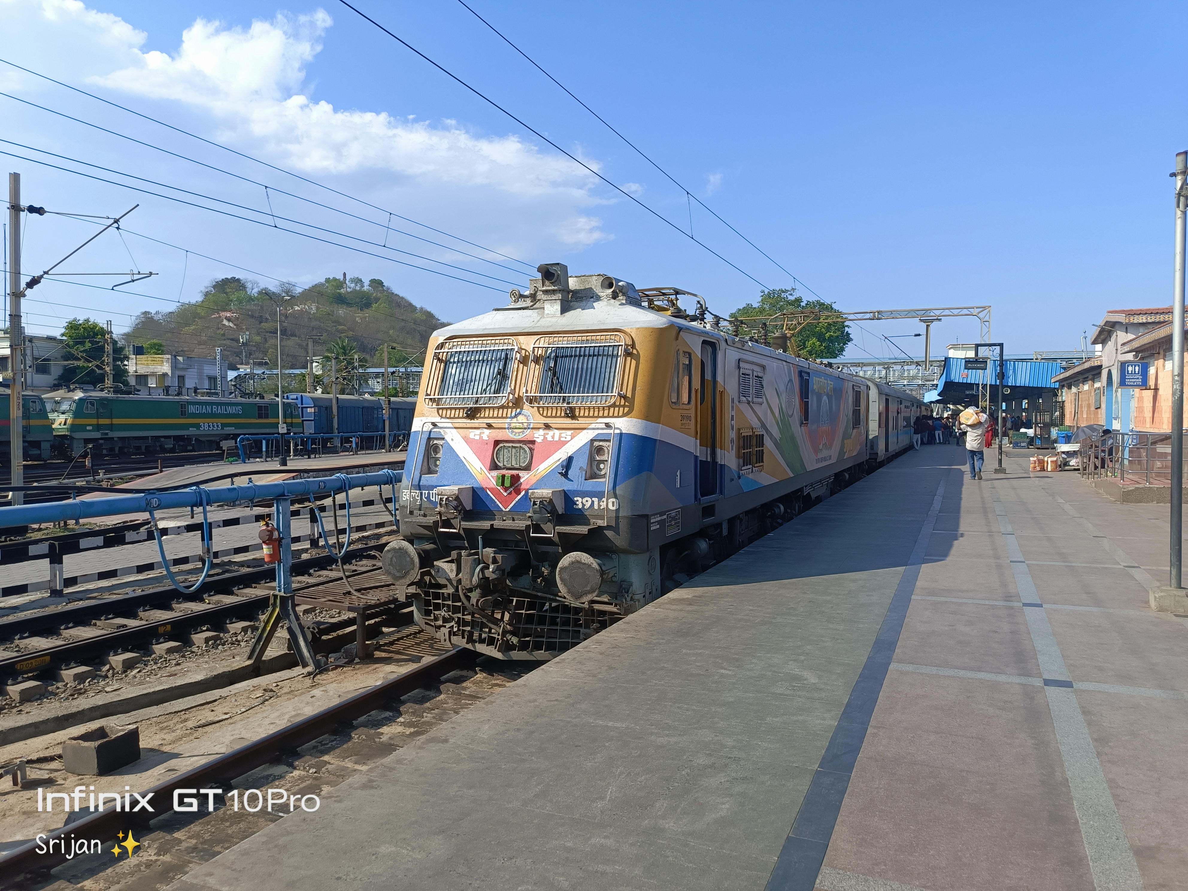 22851 Santragachi - Mangaluru Central Vivek Express photo 1