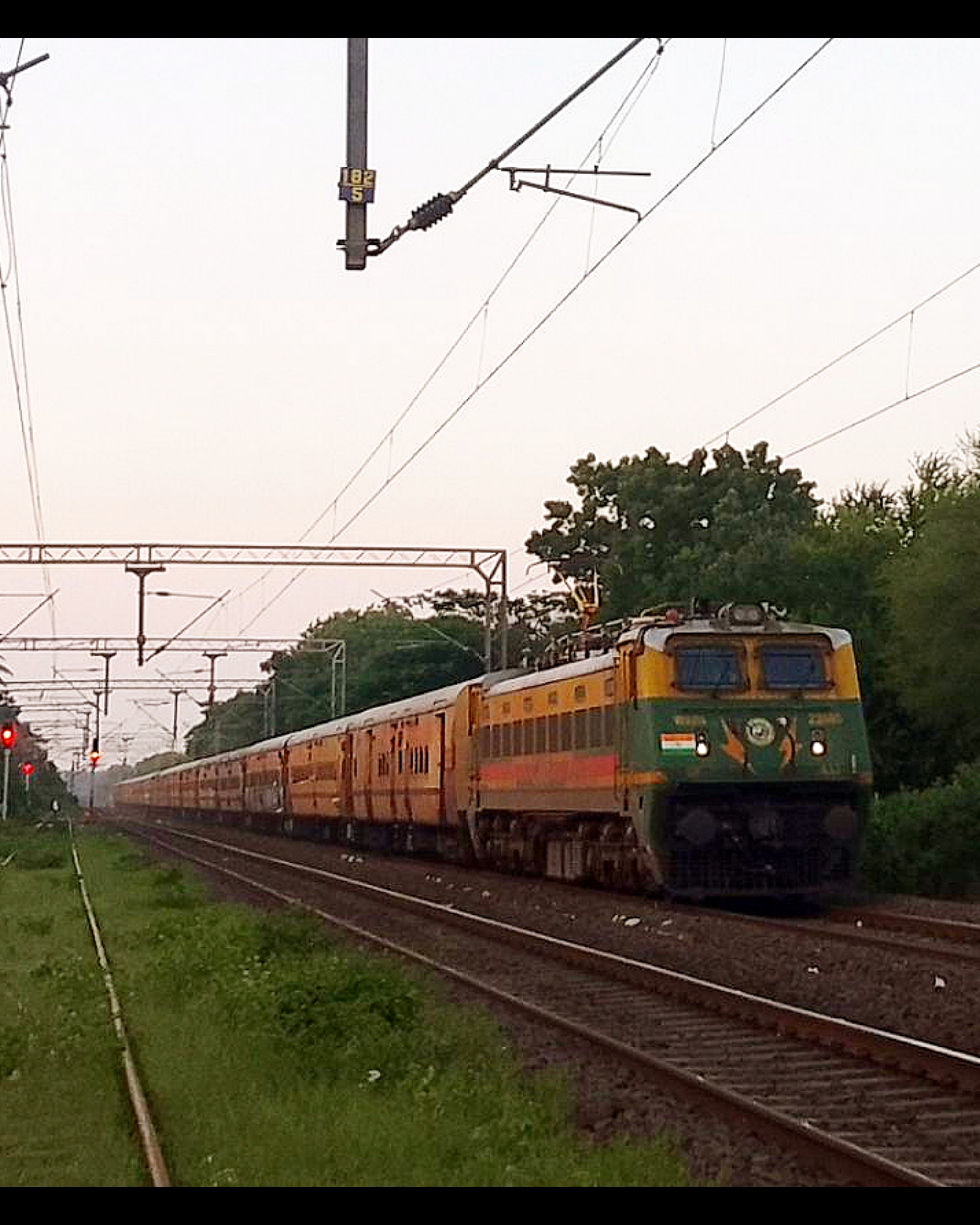 15129 Gorakhpur Cantt - Varanasi City InterCity Express photo 7