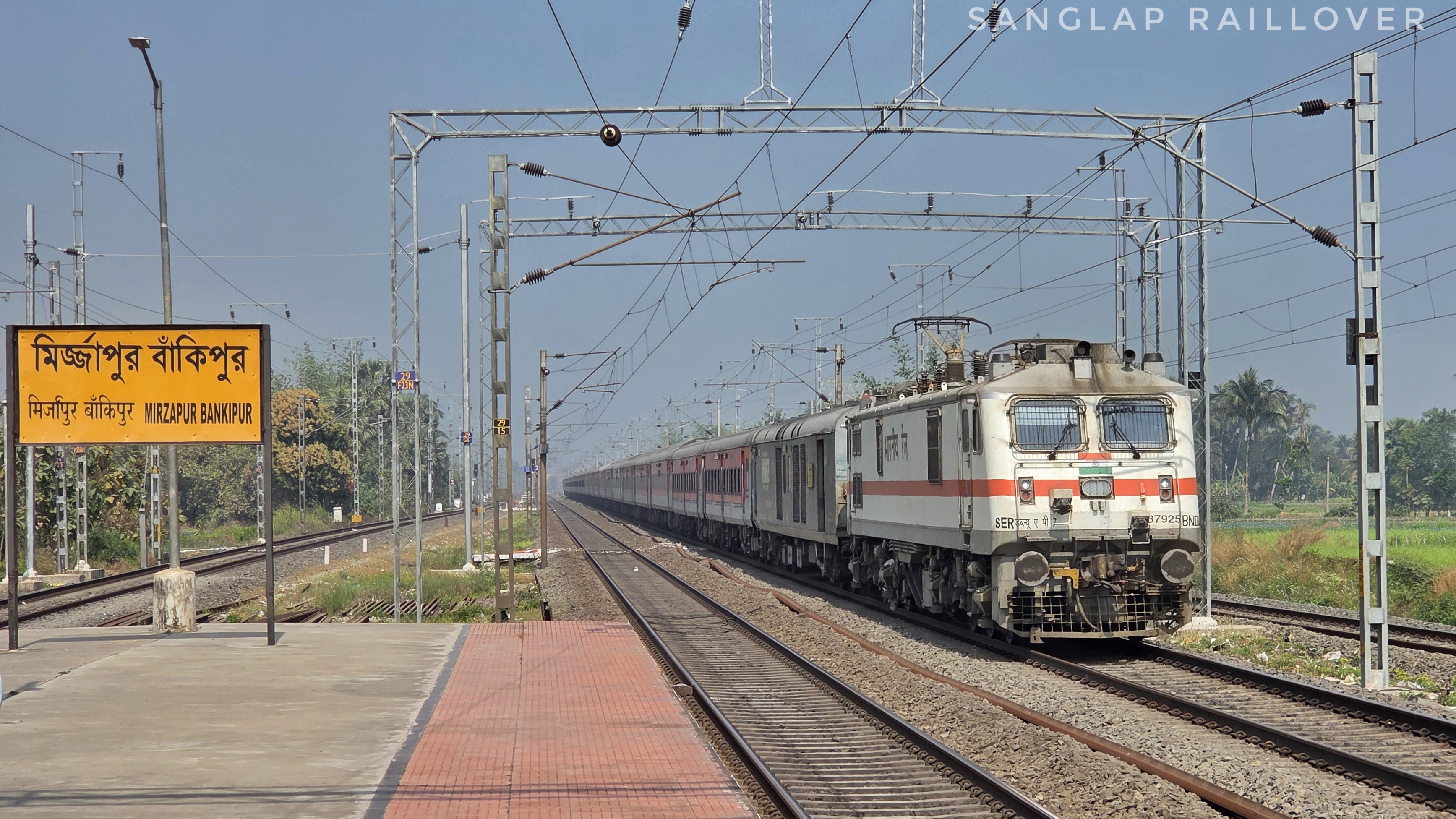 31511 Sealdah - Shantipur Local photo 4