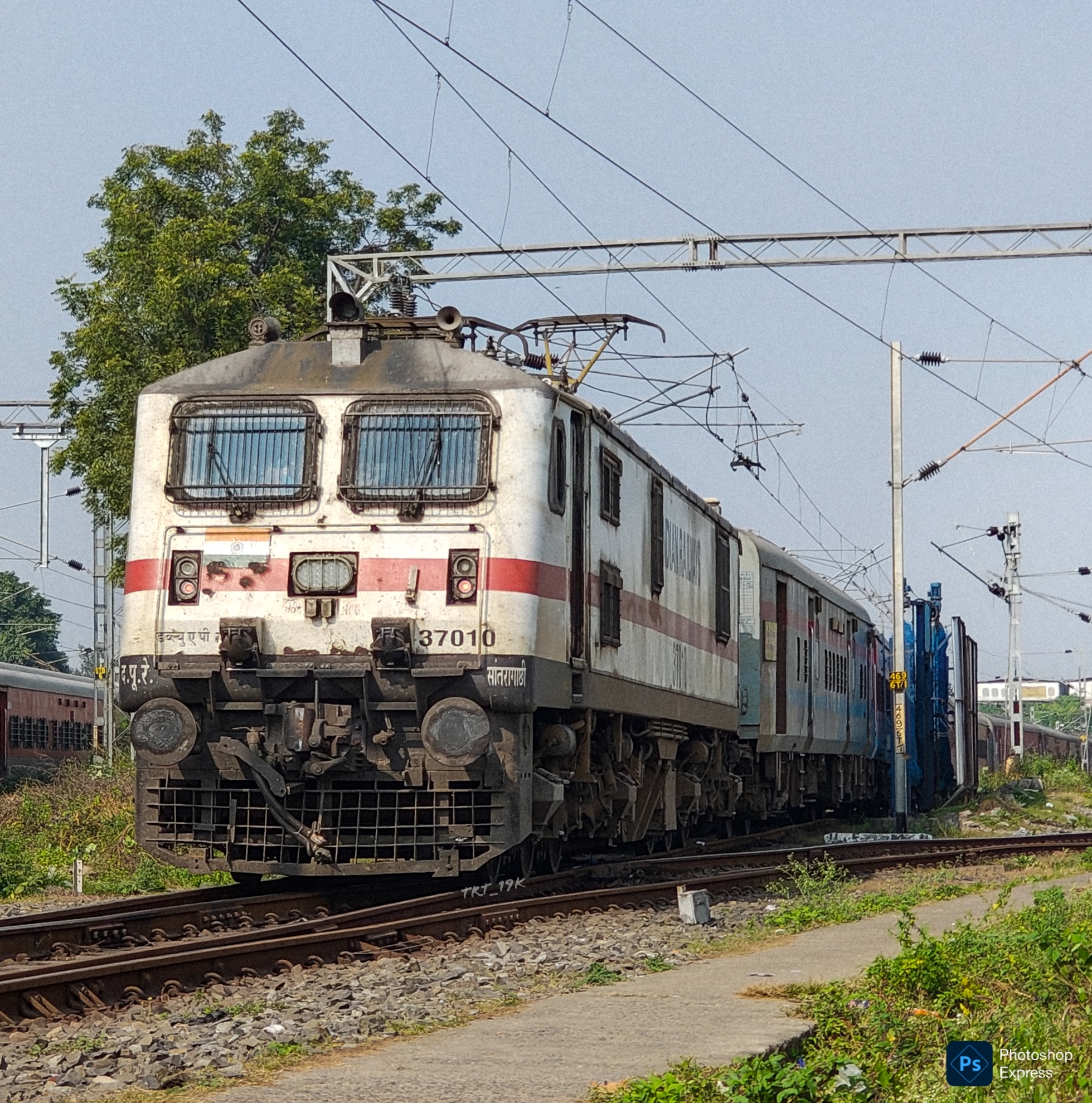 12397 Mahabodhi Express photo 14
