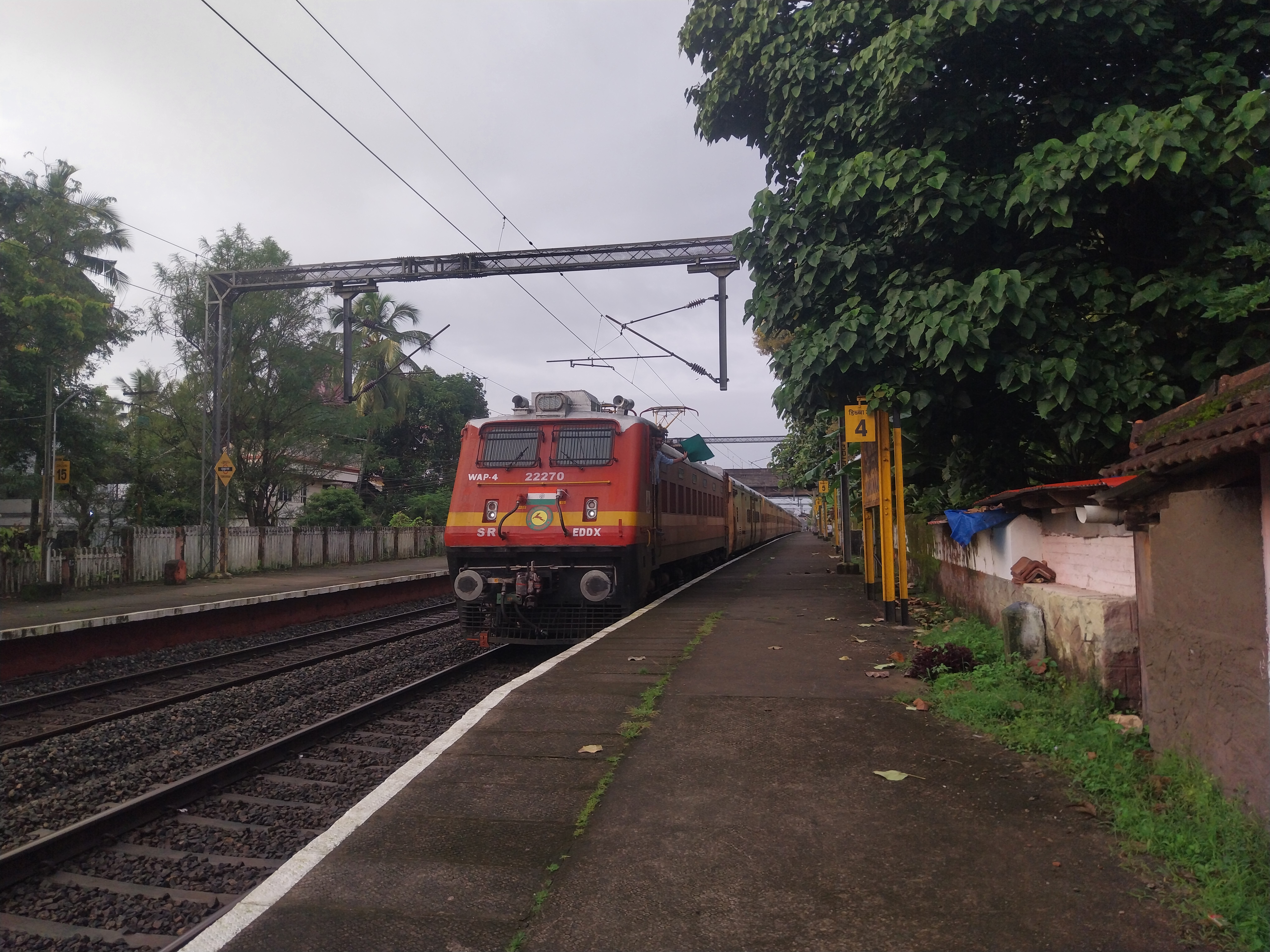 16609 Thrissur - Kannur Express photo 1