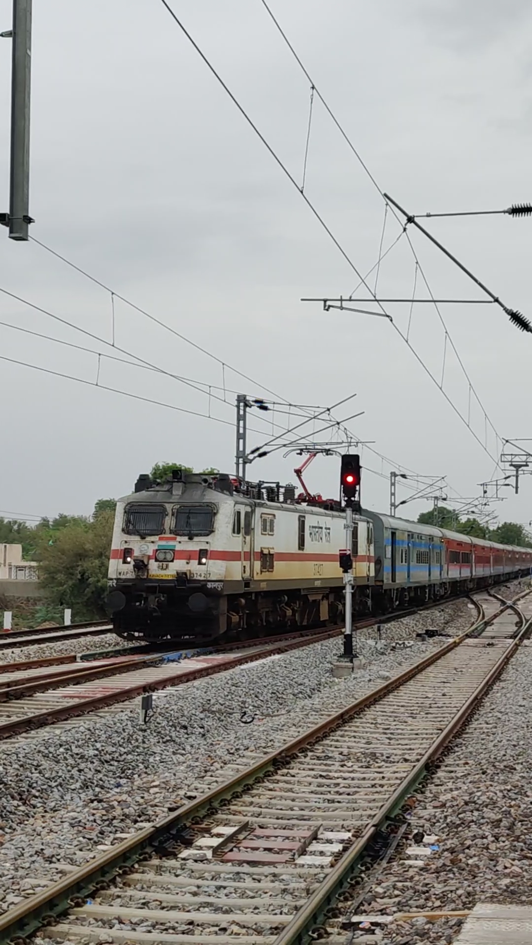 75725 Siliguri Jn. - New Bongaigaon DEMU (via Mathabhanga - Dhubri) photo 2