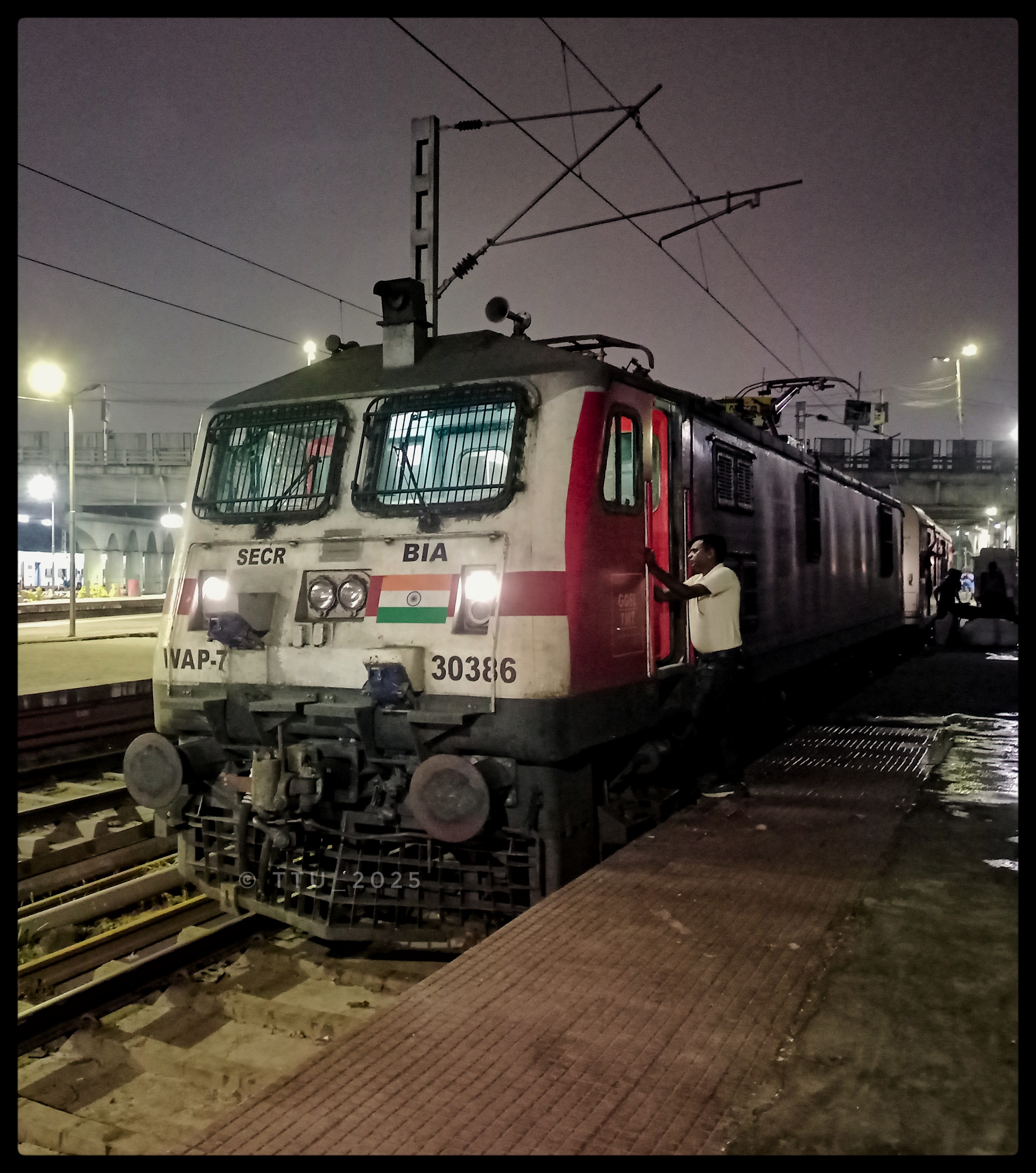22935 Bandra Terminus - Palitana Weekly SF Express photo 5