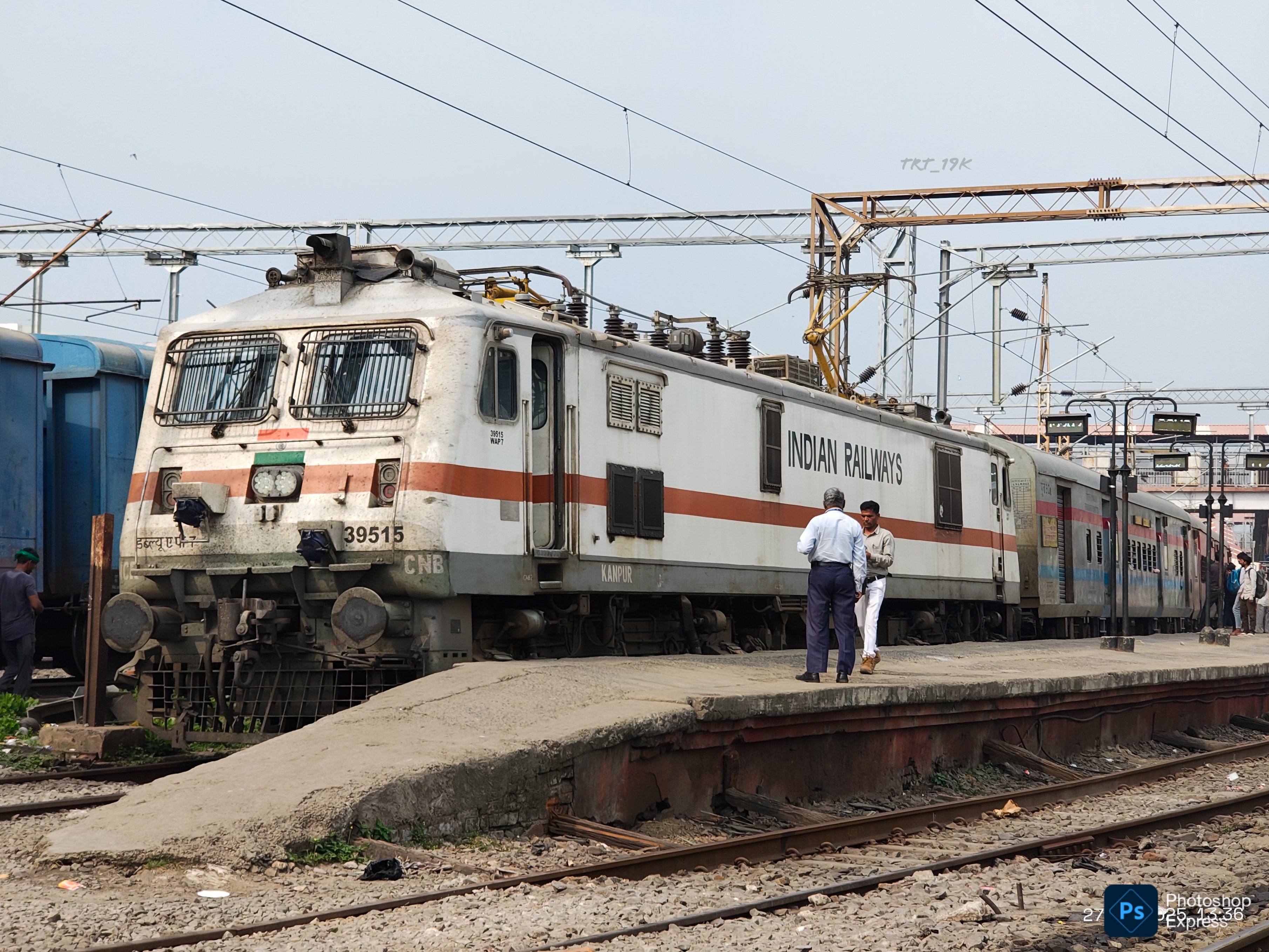 12397 Mahabodhi Express photo 16