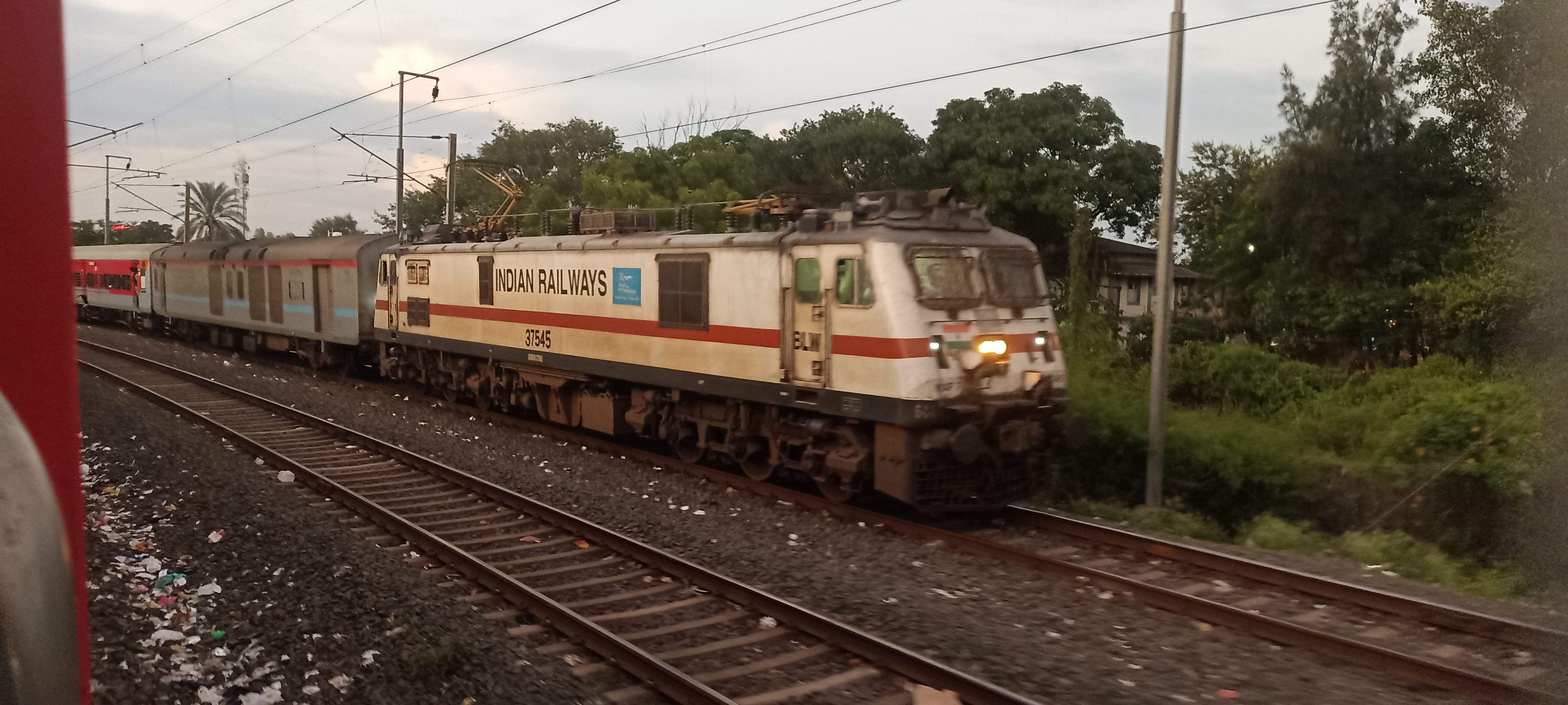 40008 Tambaram - Chennai Beach EMU (12 Car) photo 4
