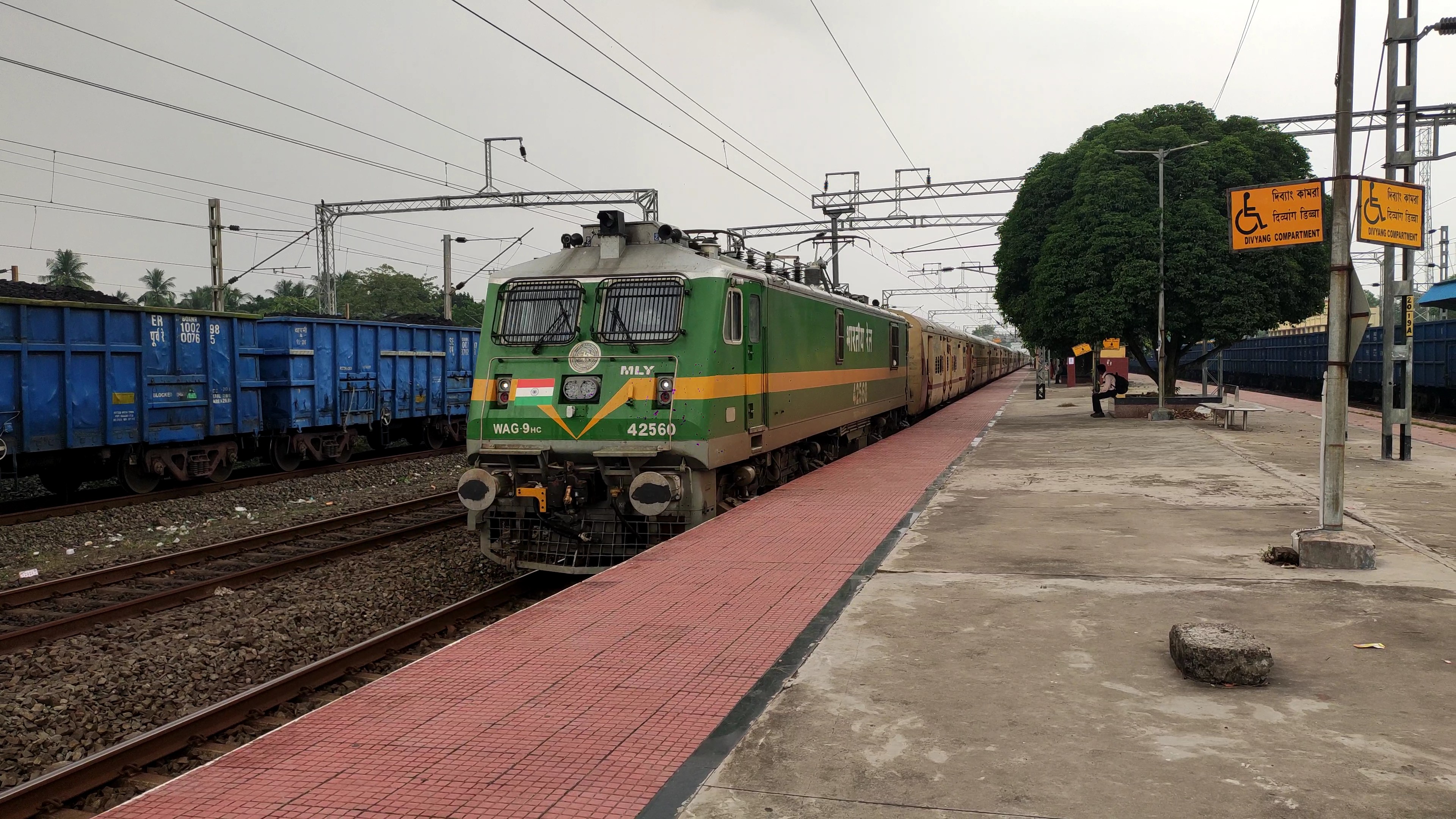 42607 Chennai Beach - Gummidipundi EMU photo 1