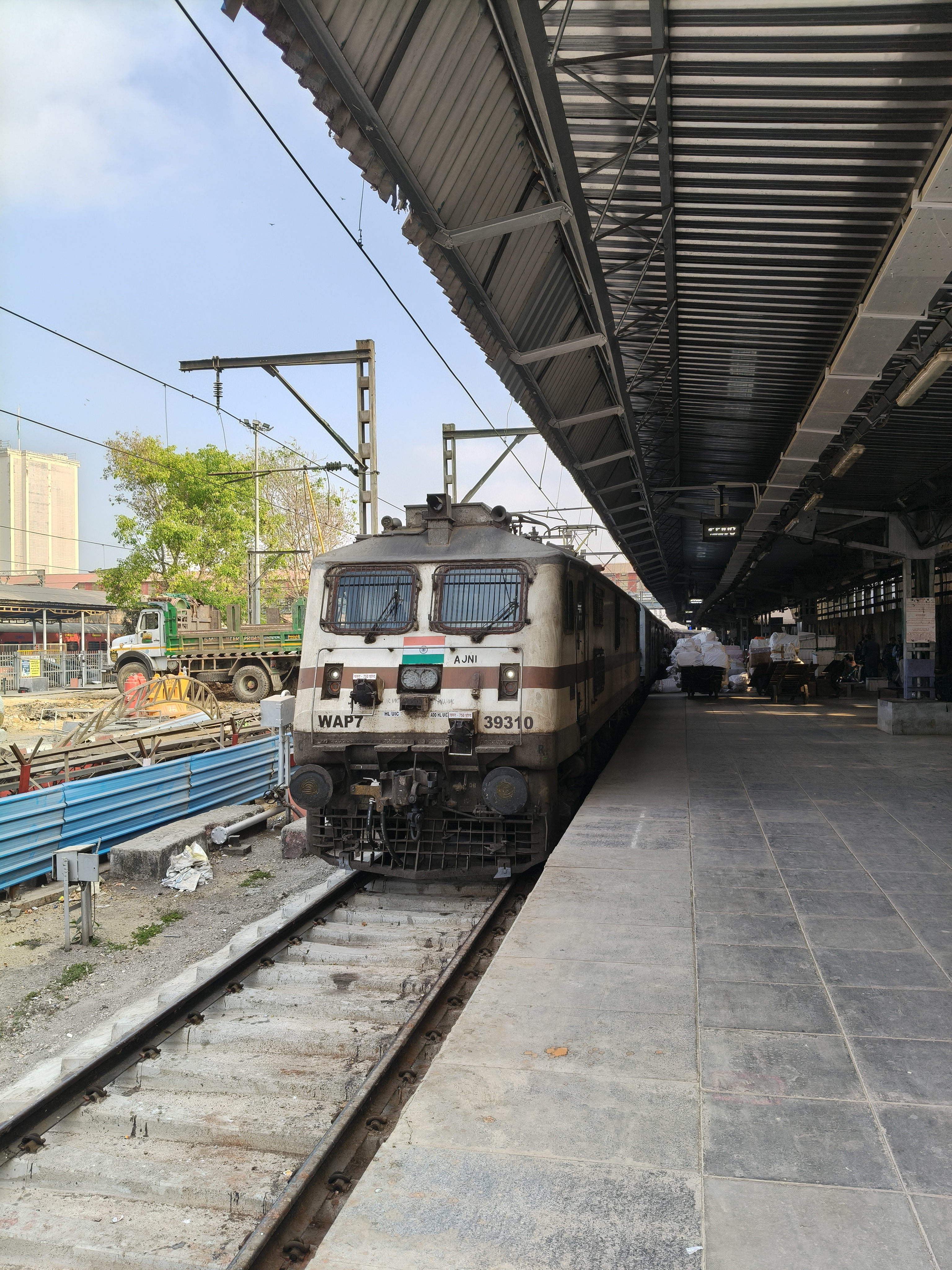 68801 Balharshah - Gondia MEMU photo 4