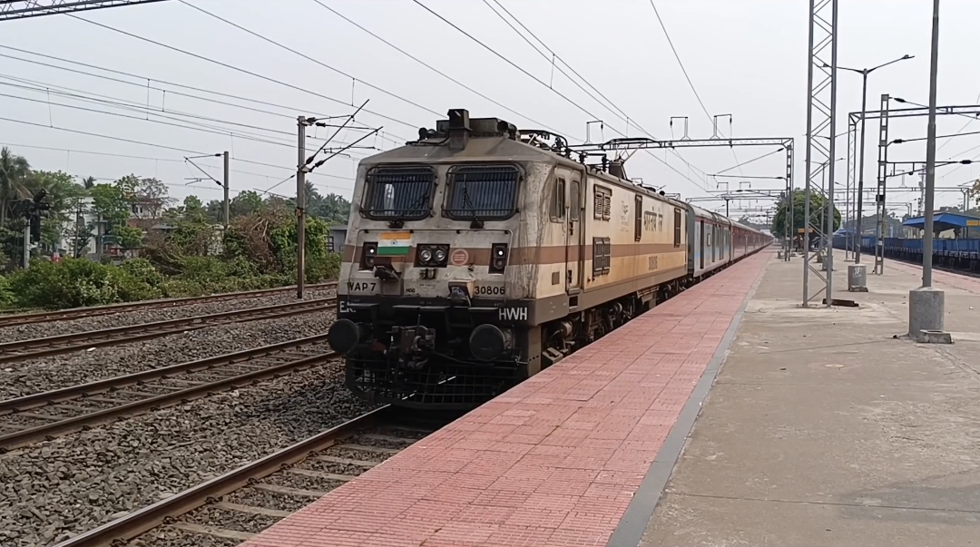 22618 SMVT Bengaluru - Tirupati Intercity SF Express photo 4
