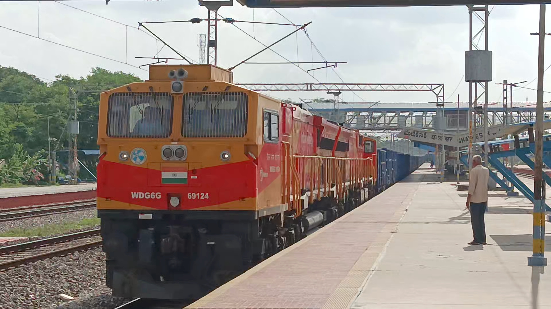 49001 Tambaram - Chengalpattu AC EMU (12 Car) photo 2