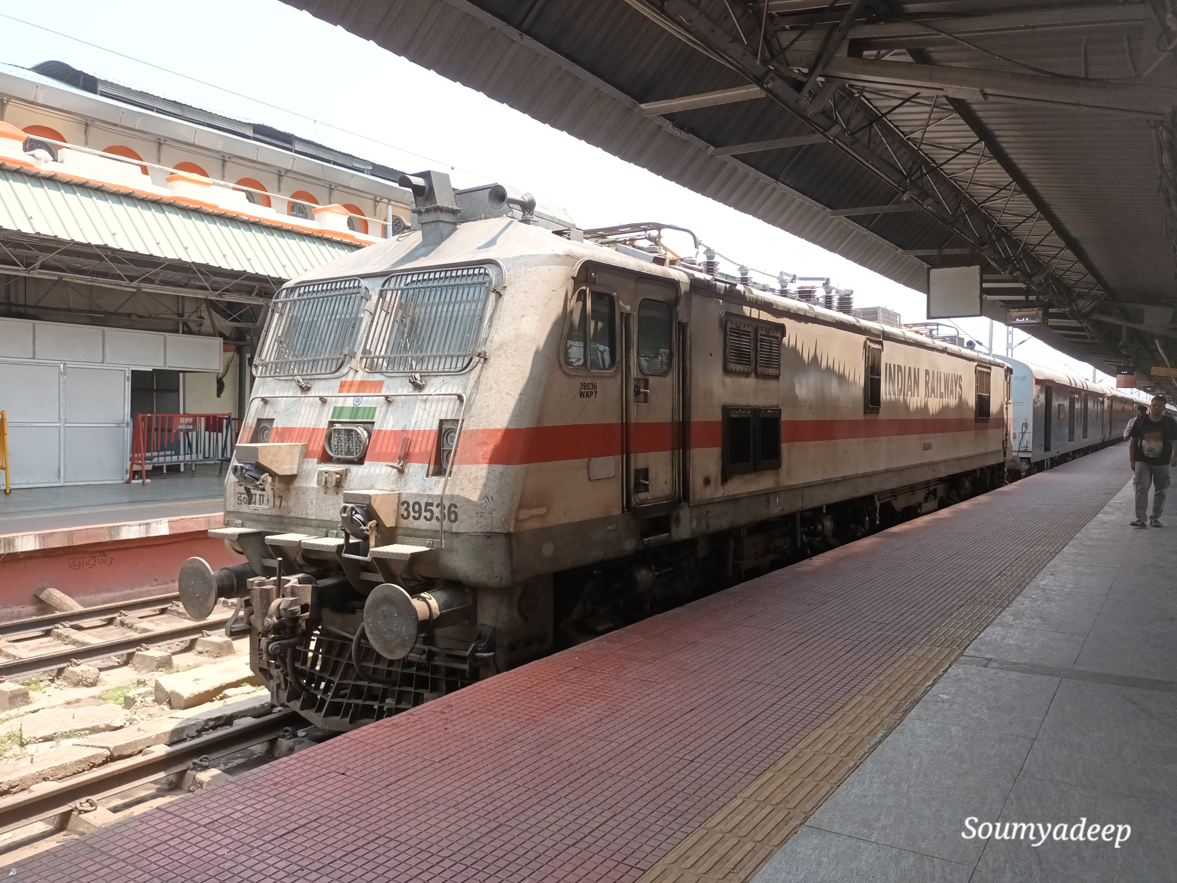 12435 Jaynagar - Anand Vihar Terminal Garib Rath Express photo 2