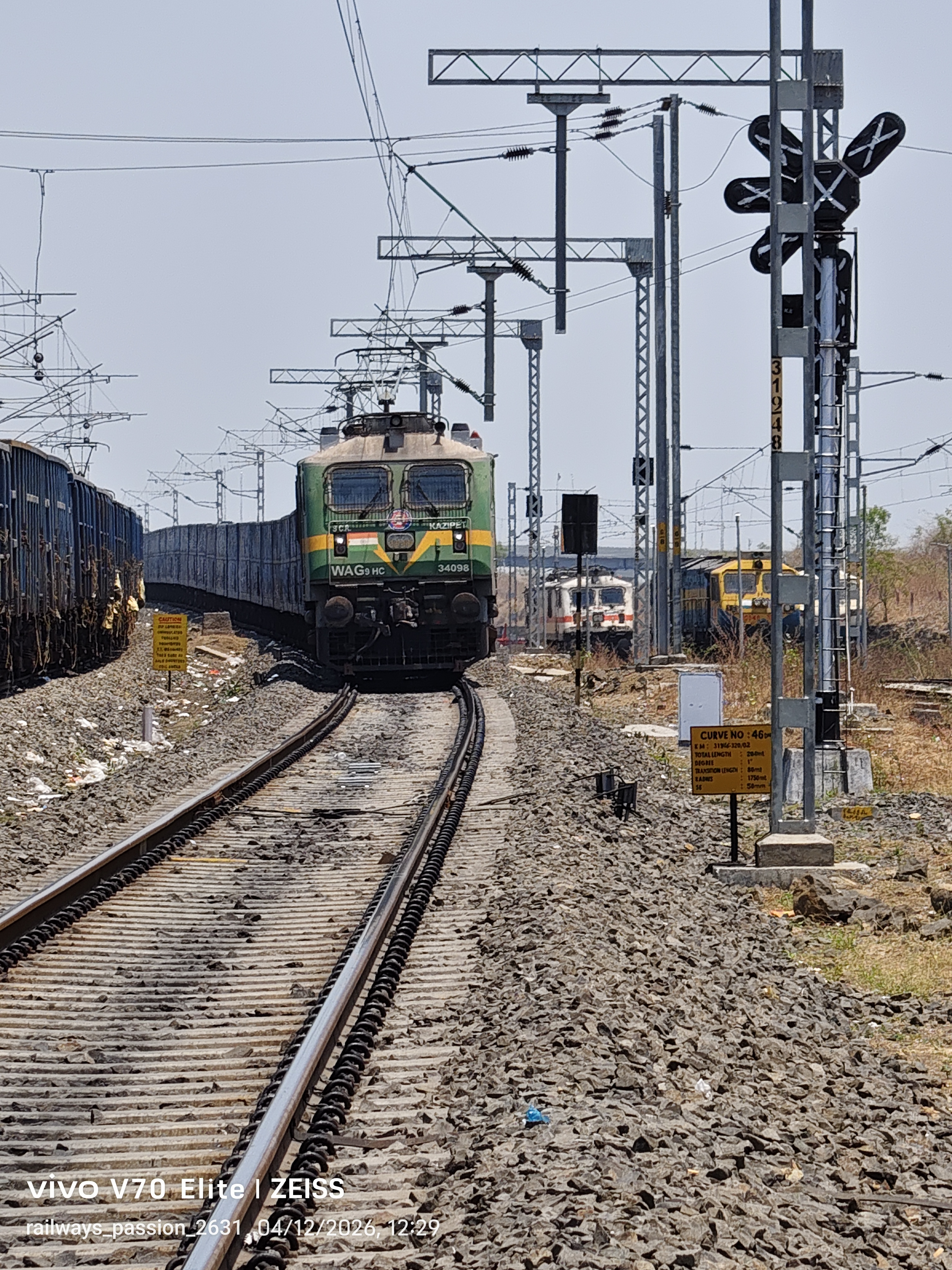 31429 Sealdah - Naihati Local photo 2