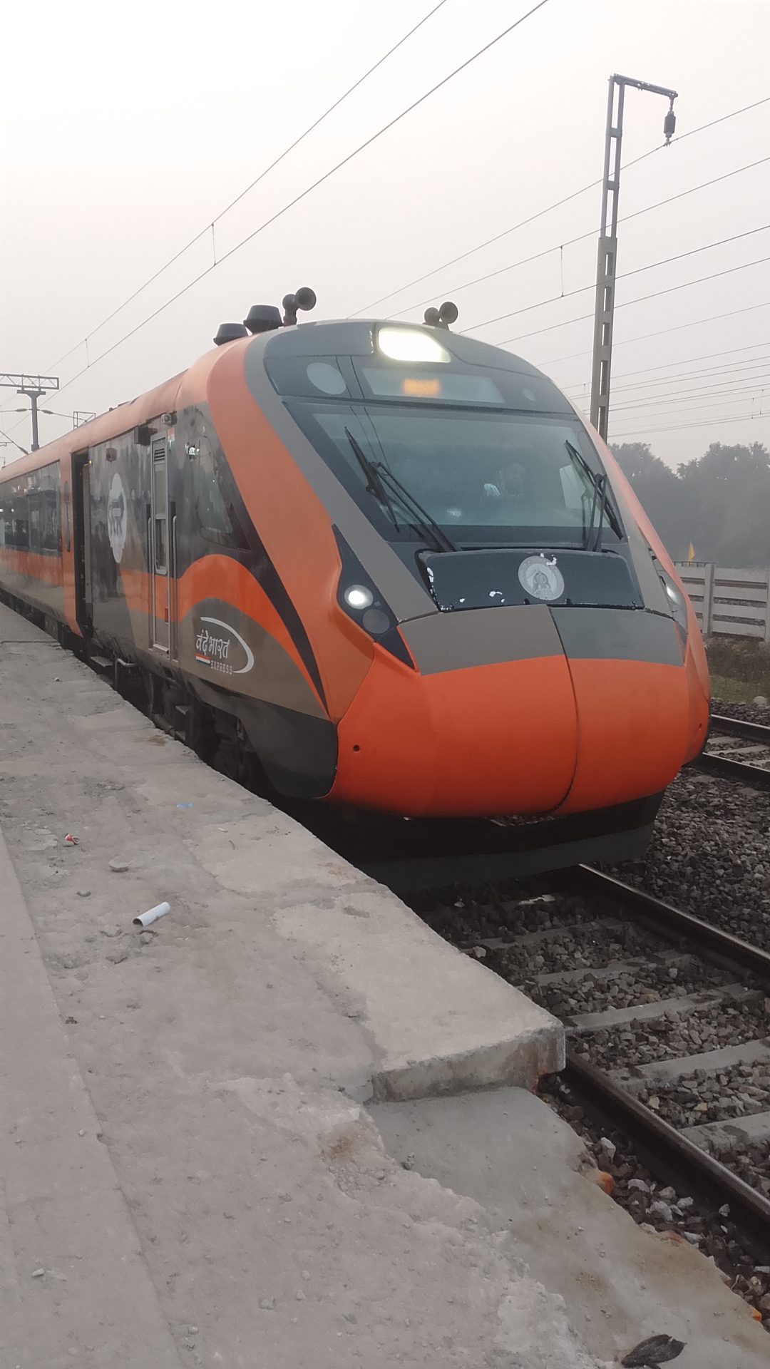 26505 Khajuraho - Banaras Vande Bharat Express photo 1