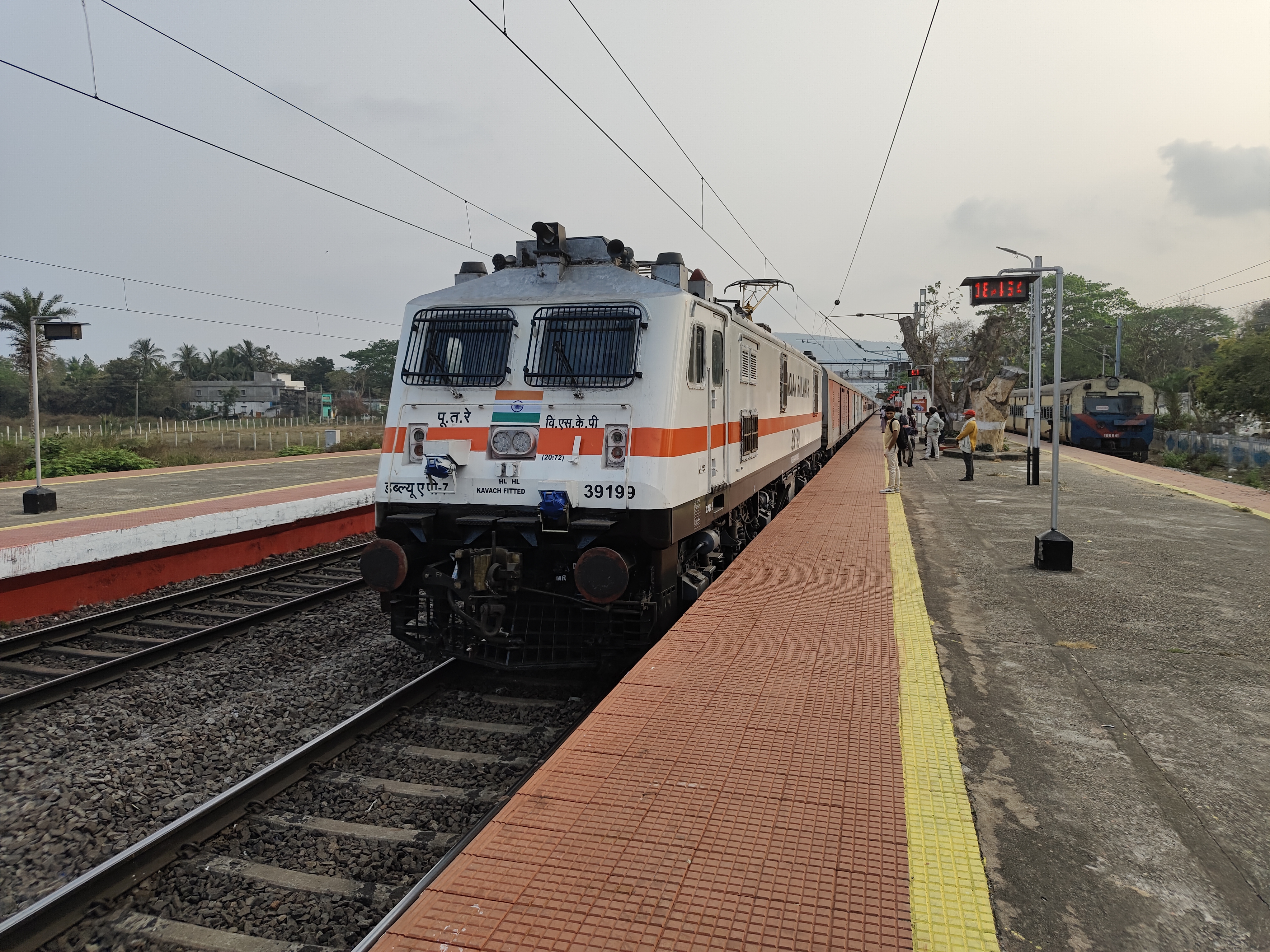 36837 Howrah - Barddhaman Local (via Chord Line) photo 6
