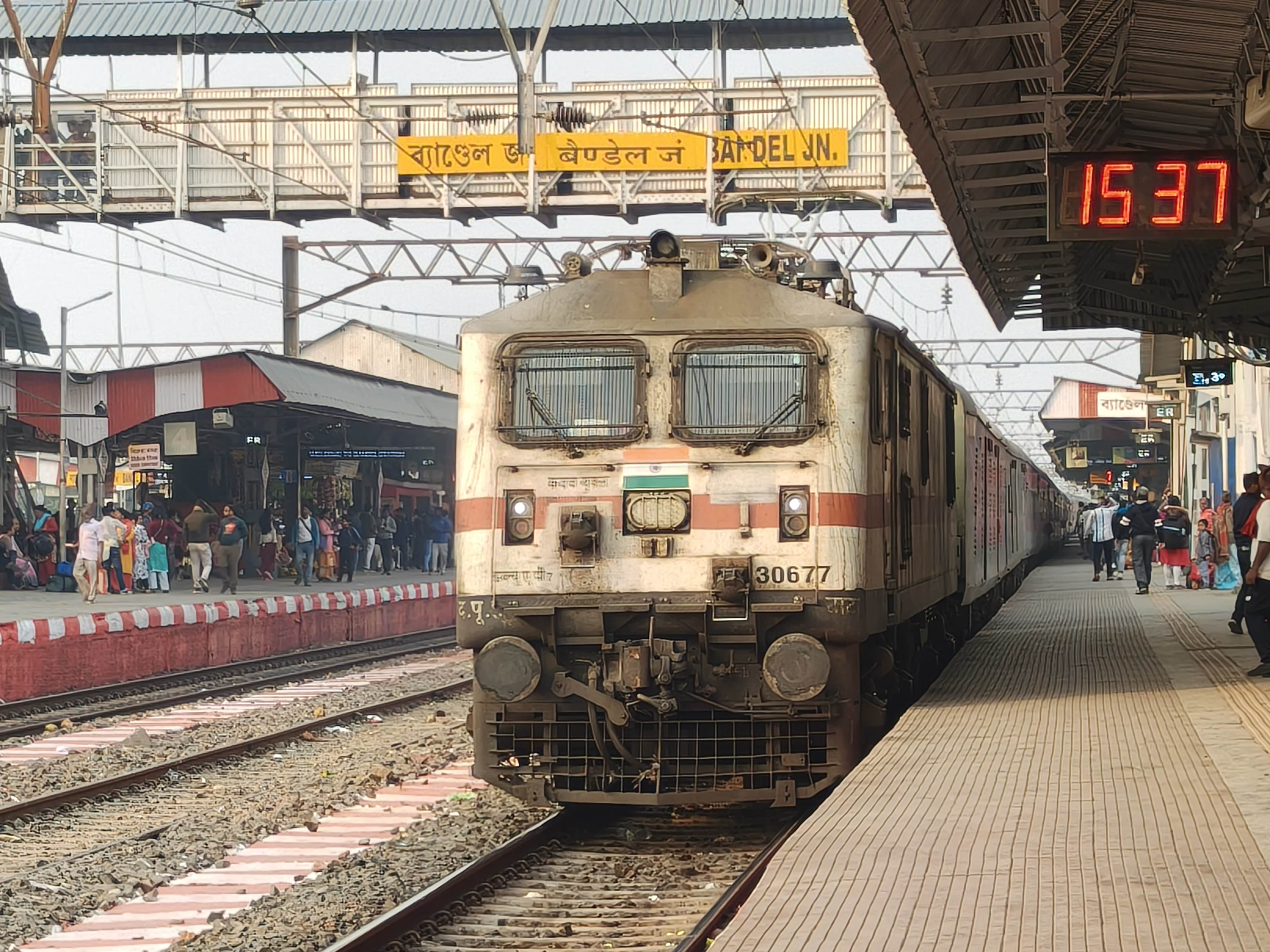 34745 Lakshmikantapur - Sealdah Local photo 8