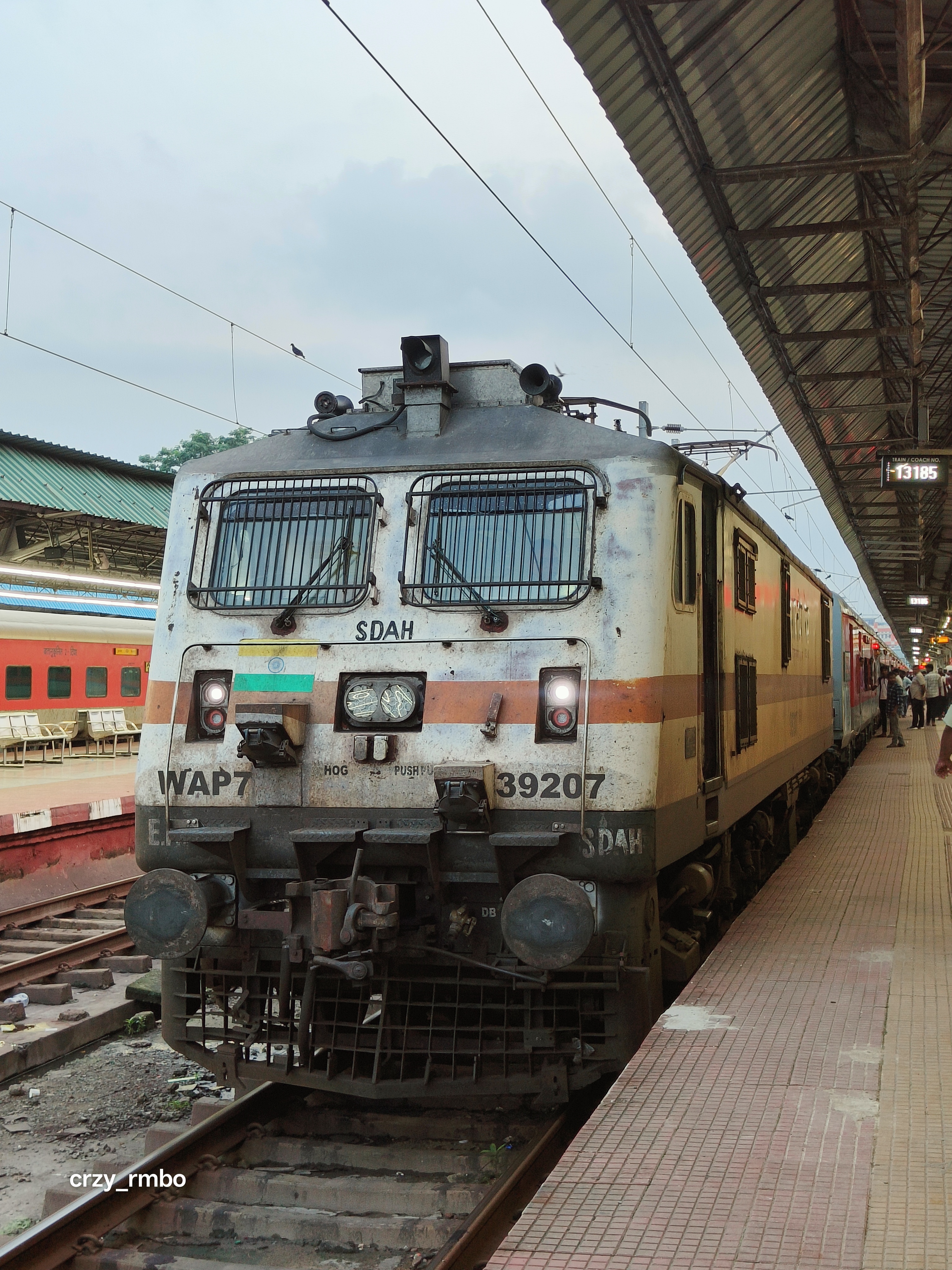 13185 Gangasagar Express photo 1