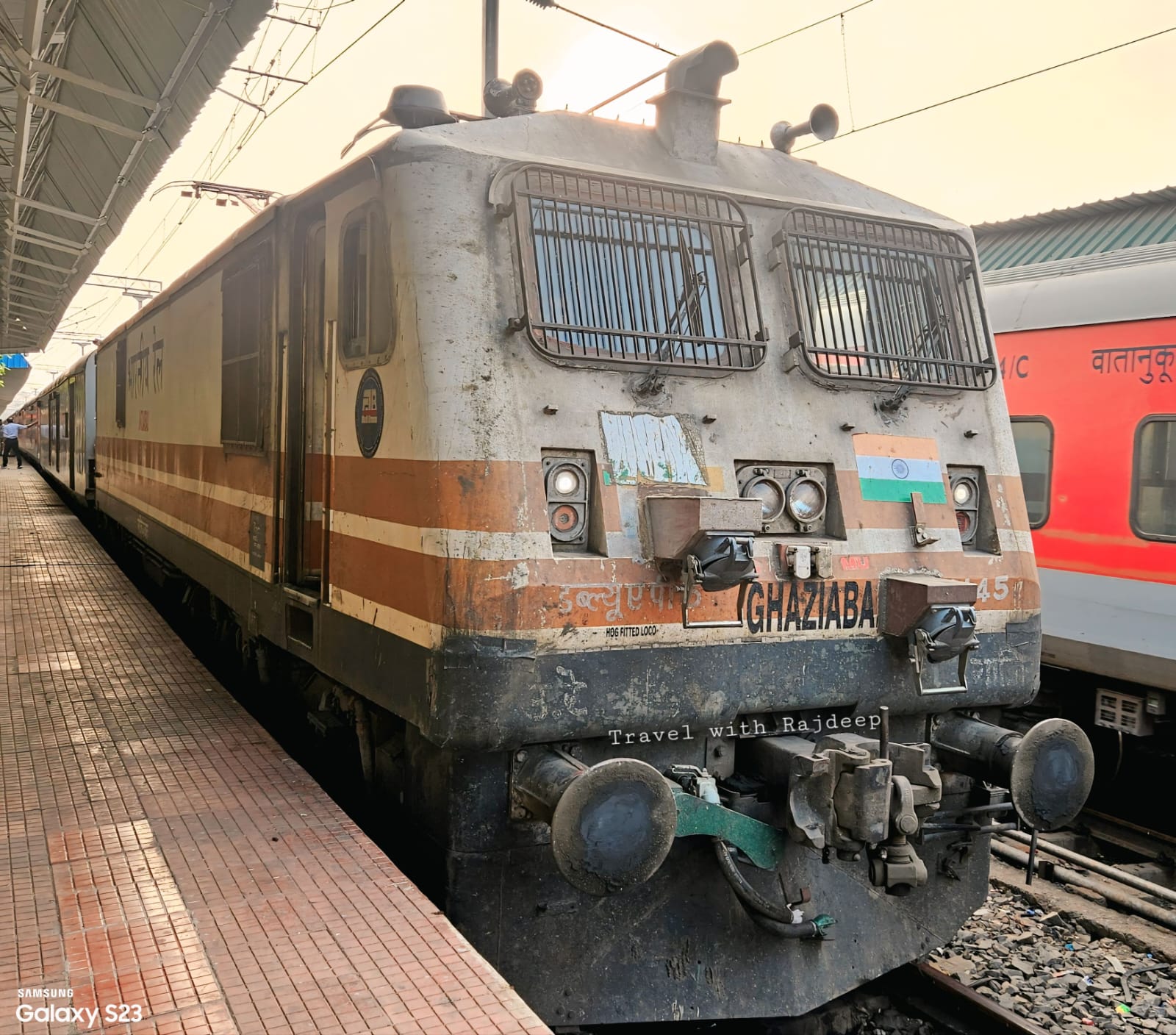 15065 Gorakhpur - Panvel Express photo 1