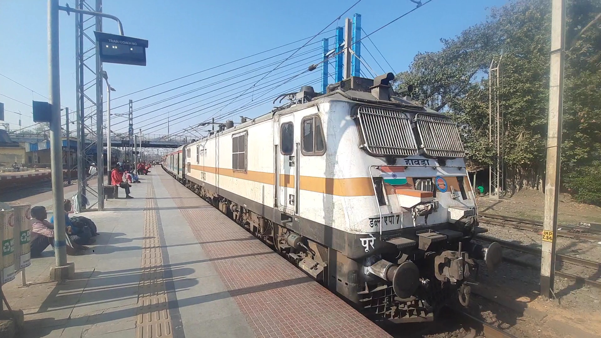 31629 Sealdah - Ranaghat Local photo 4