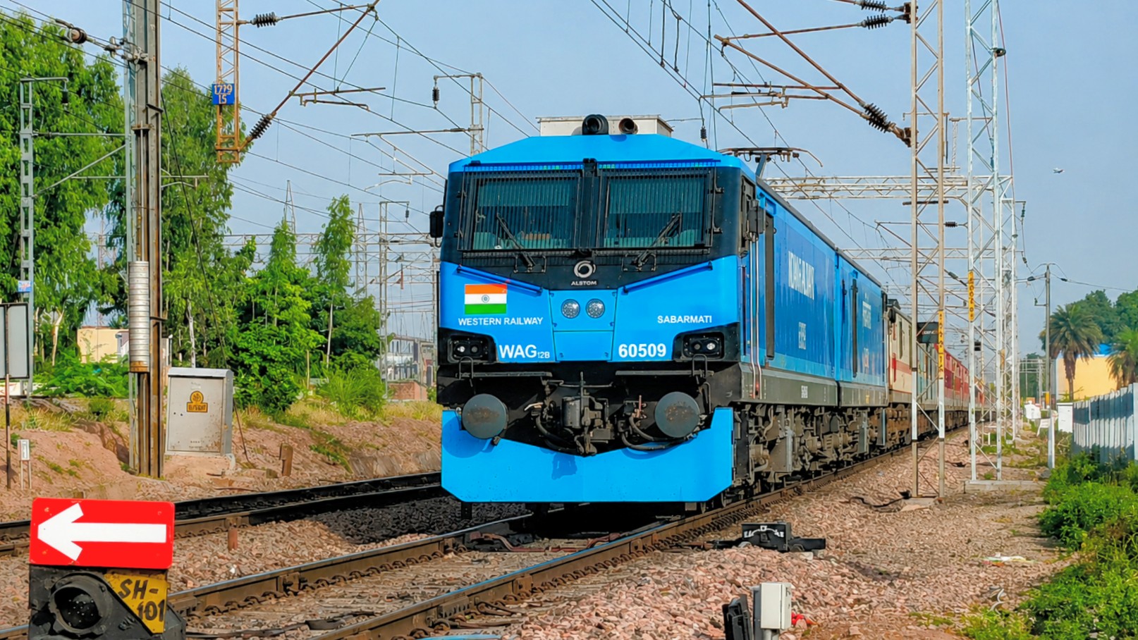 43861 Ennore - Tiruvallur EMU photo 8