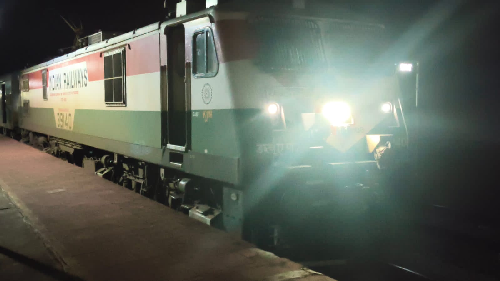 33859 Sealdah - Bangaon Local photo 2
