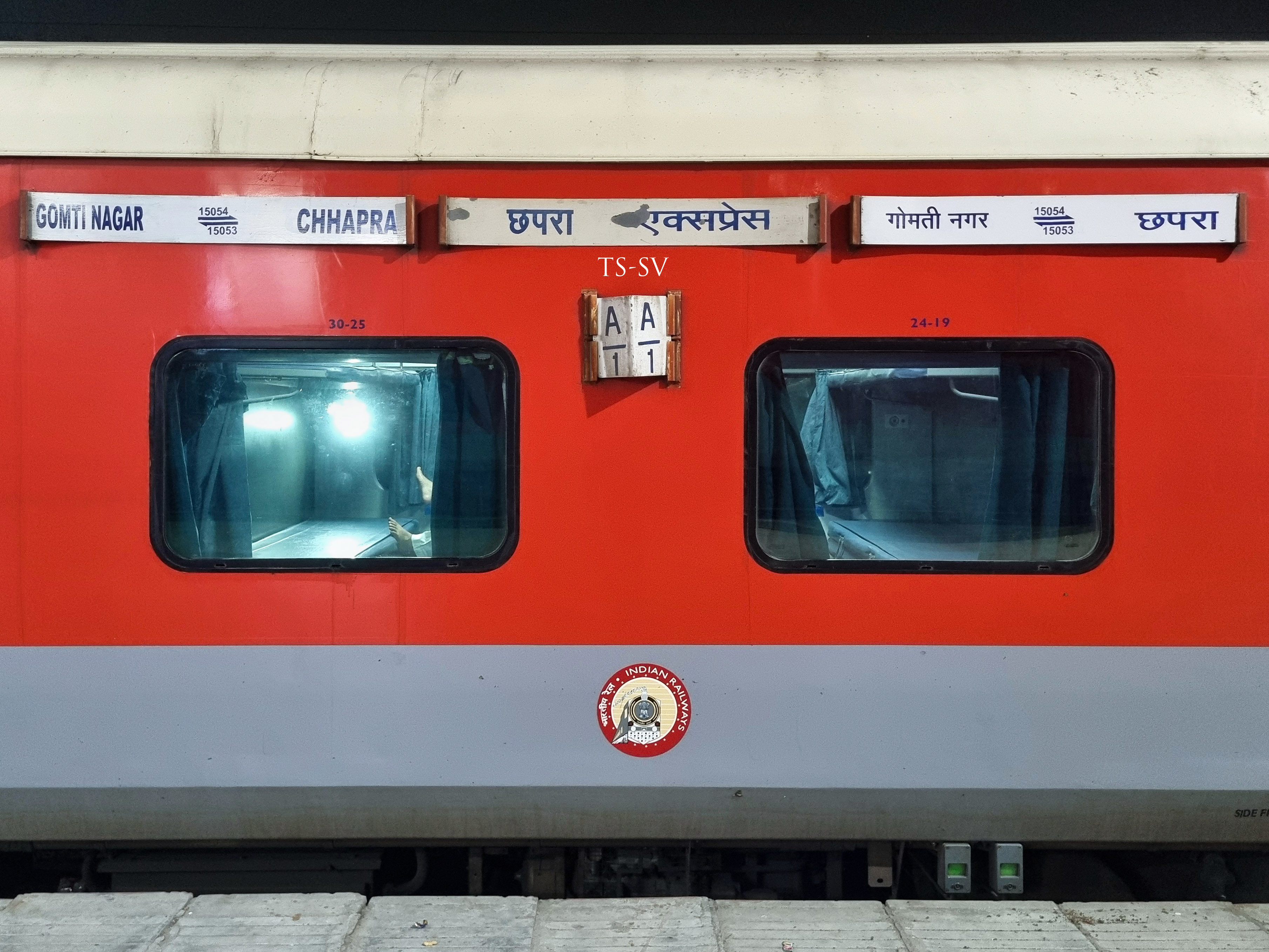 15053 Chhapra - Gomti Nagar Express (Via Varanasi) photo 1