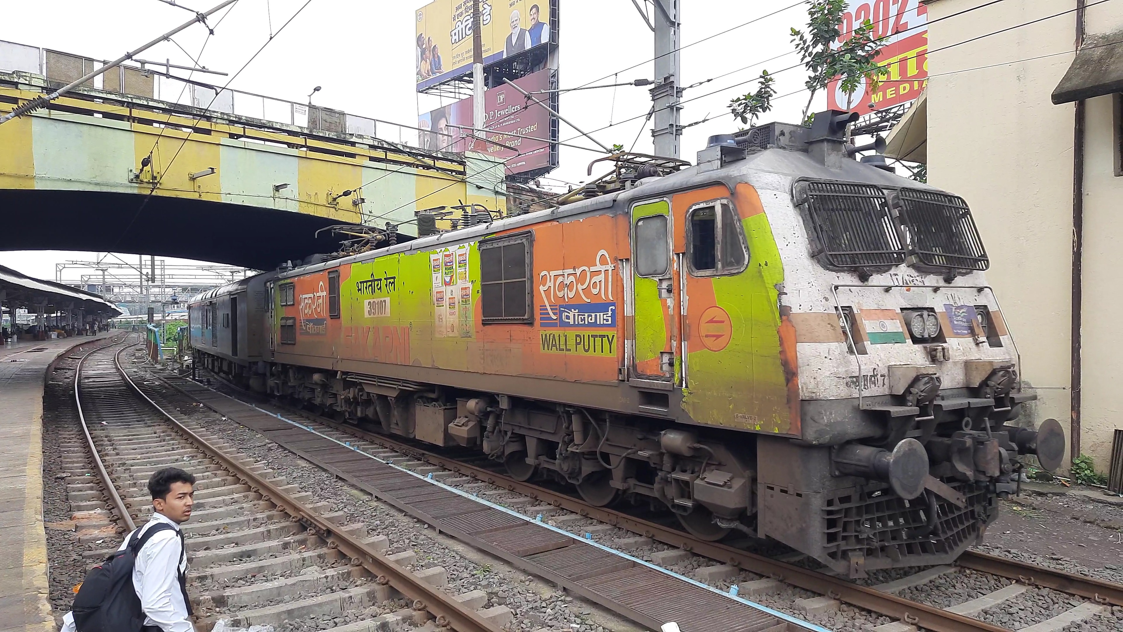 43215 Chennai Central Suburban - Tiruvallur EMU photo 4