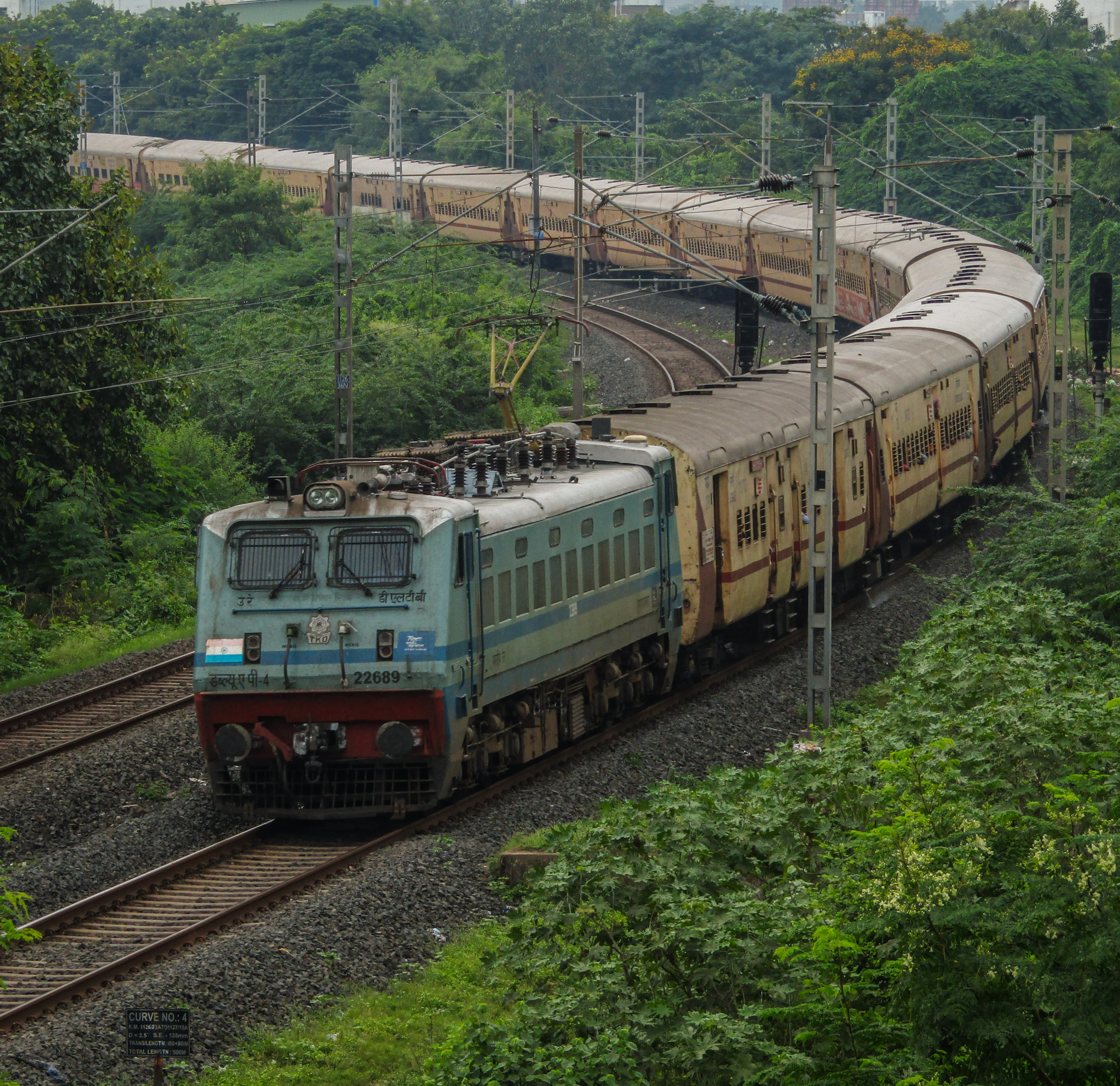 31837 Sealdah - Krishnanagar City Galloping Local photo 3