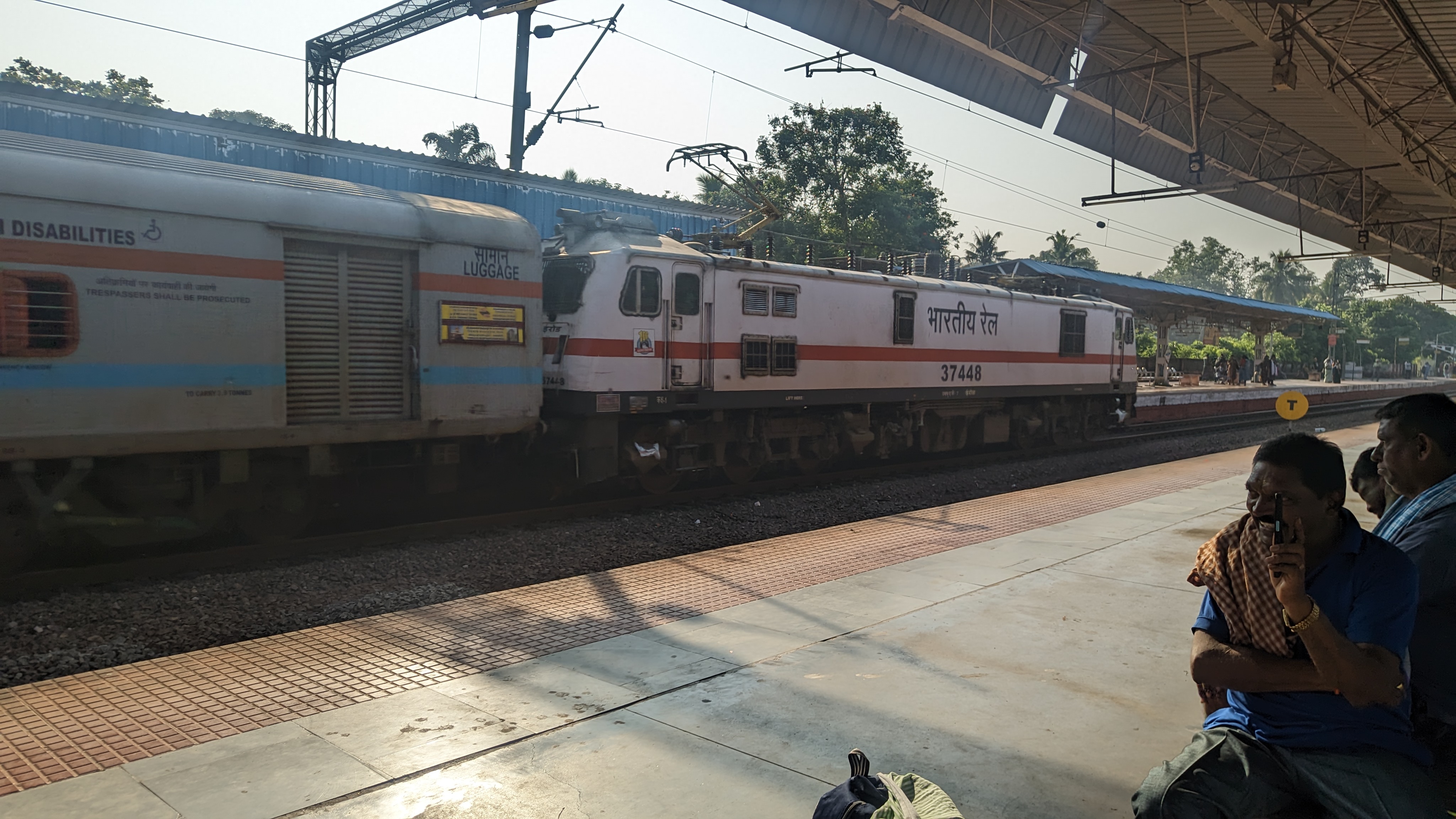 12623 MGR Chennai Central - Thiruvananthapuram Central Mail photo 1