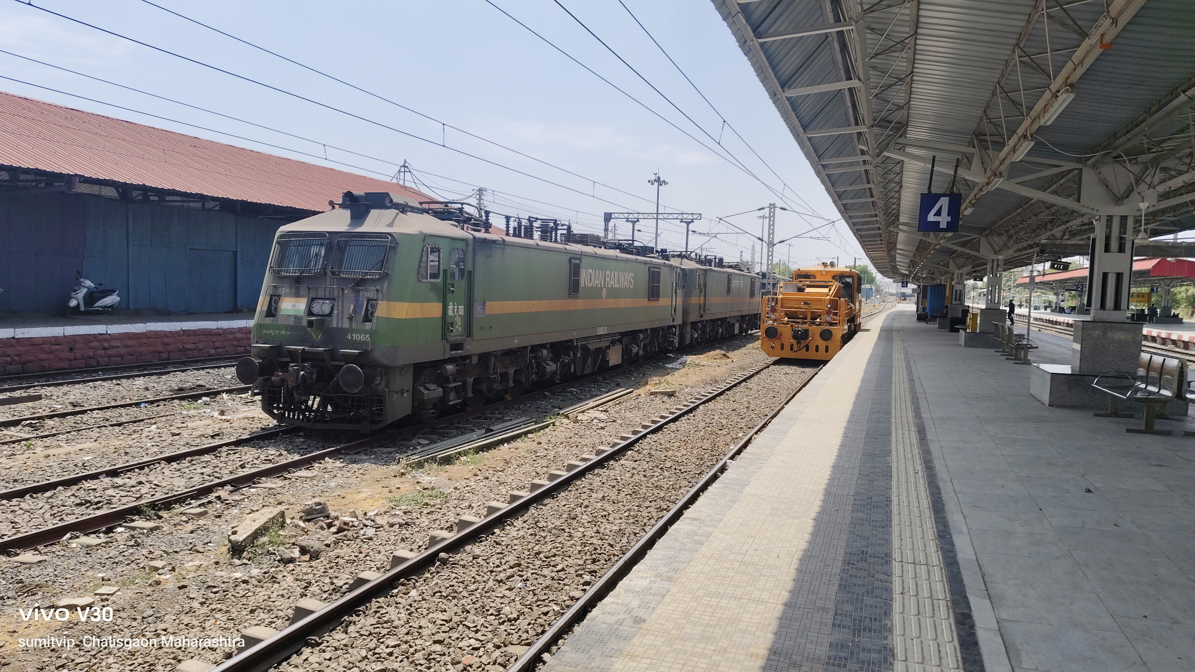 31831 Sealdah - Krishnanagar City Local photo 4