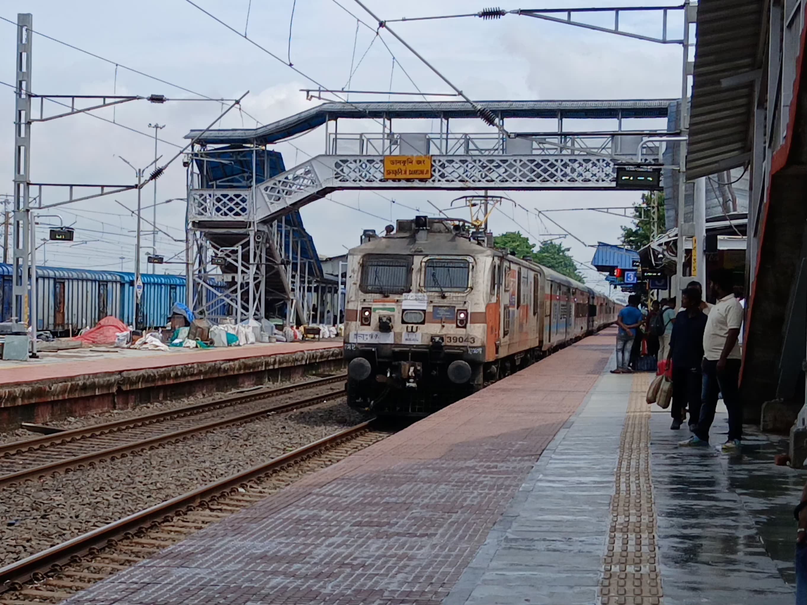 22153 Chennai Egmore - Salem SF Express photo 3