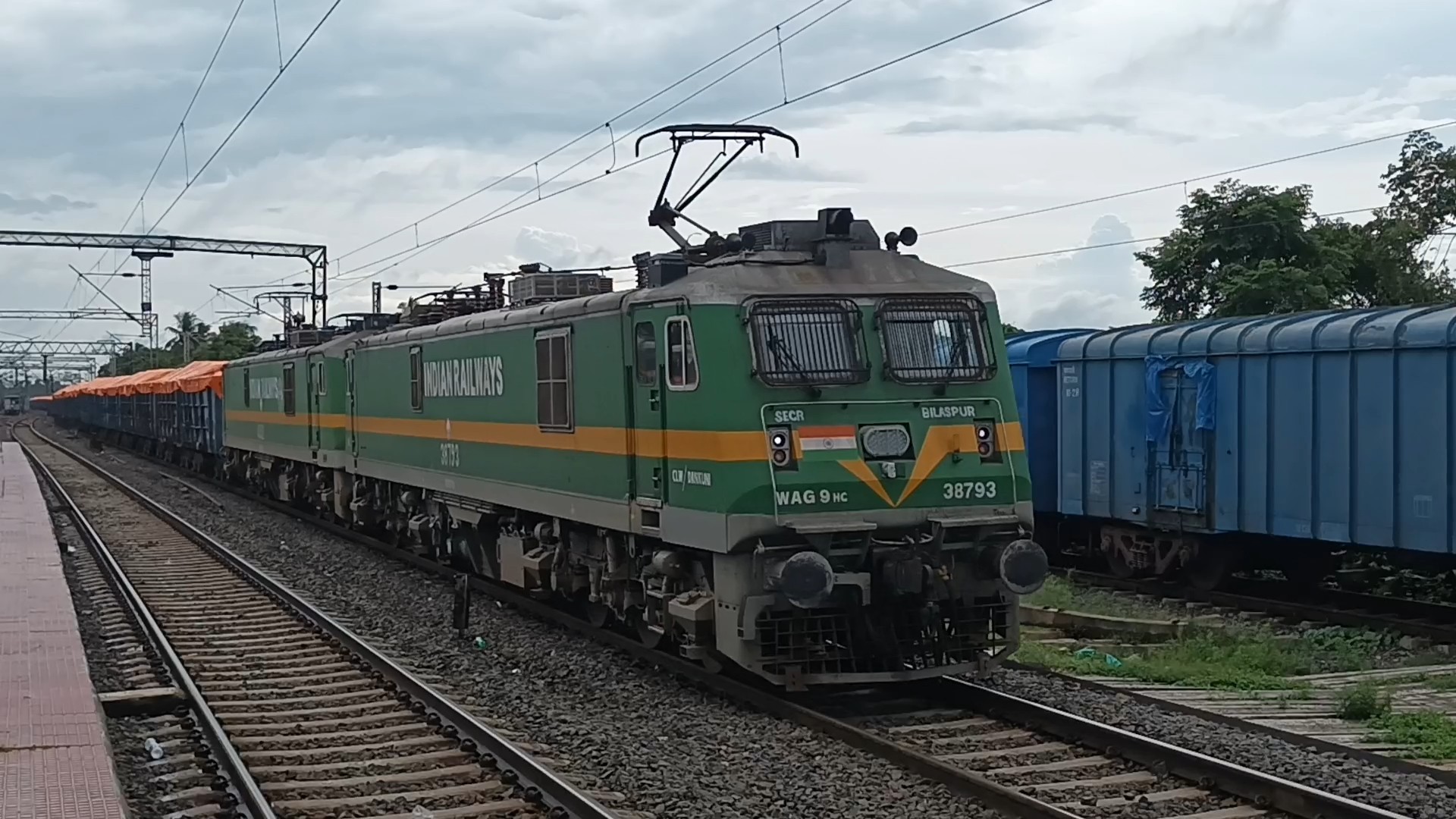 22141 Pune - Nagpur Humsafar Express photo 7