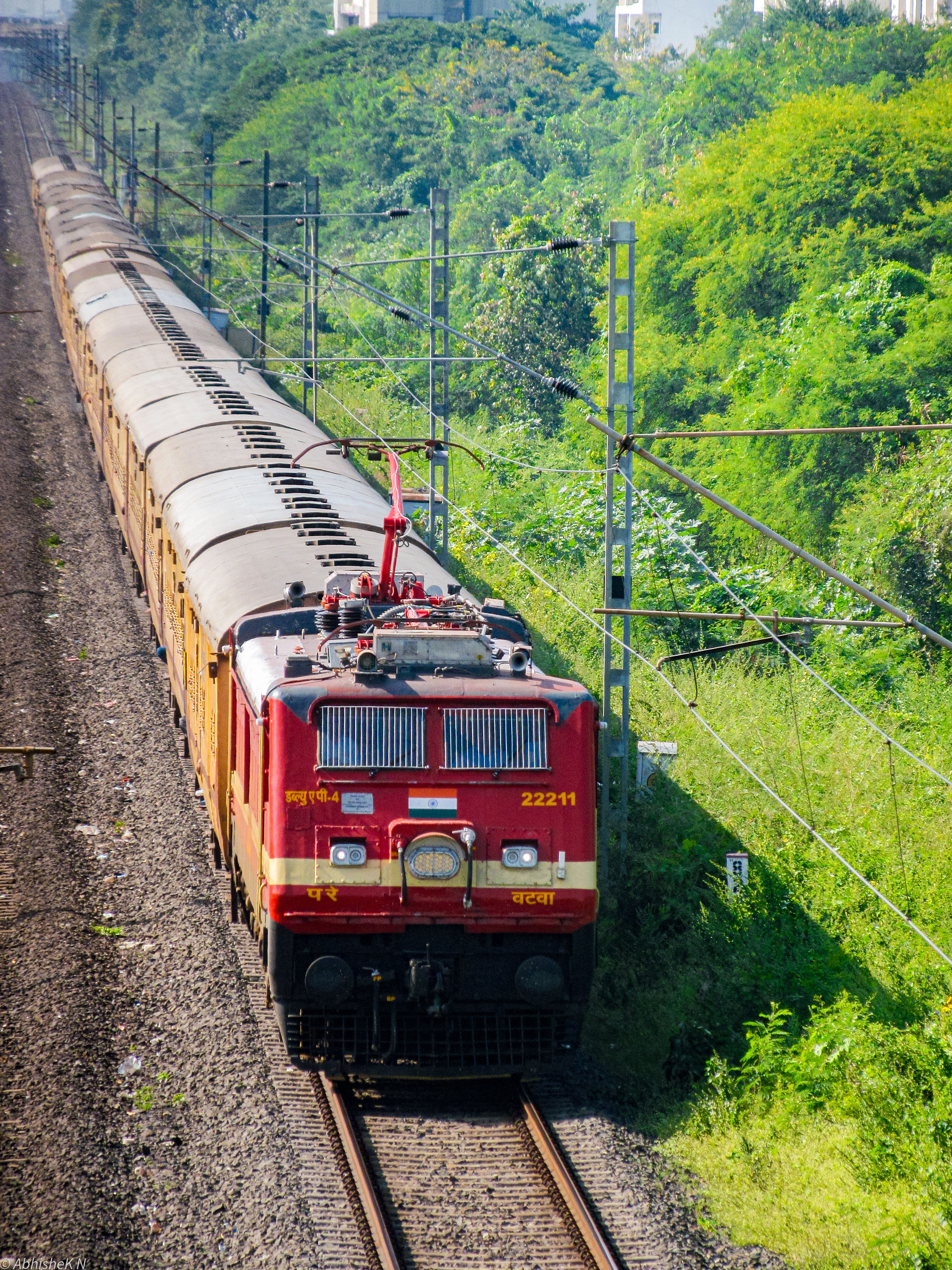 12949 Porbandar - Santragachi Kavi Guru SF Express photo 3