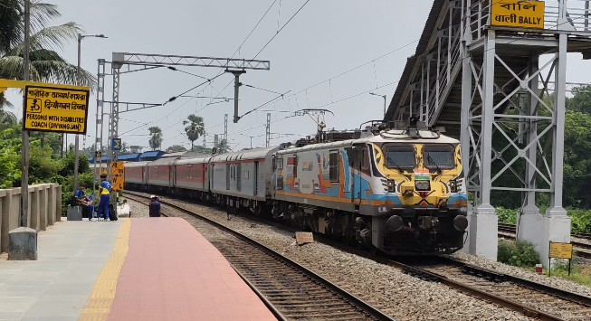 33823 Sealdah - Bangaon Local photo 4