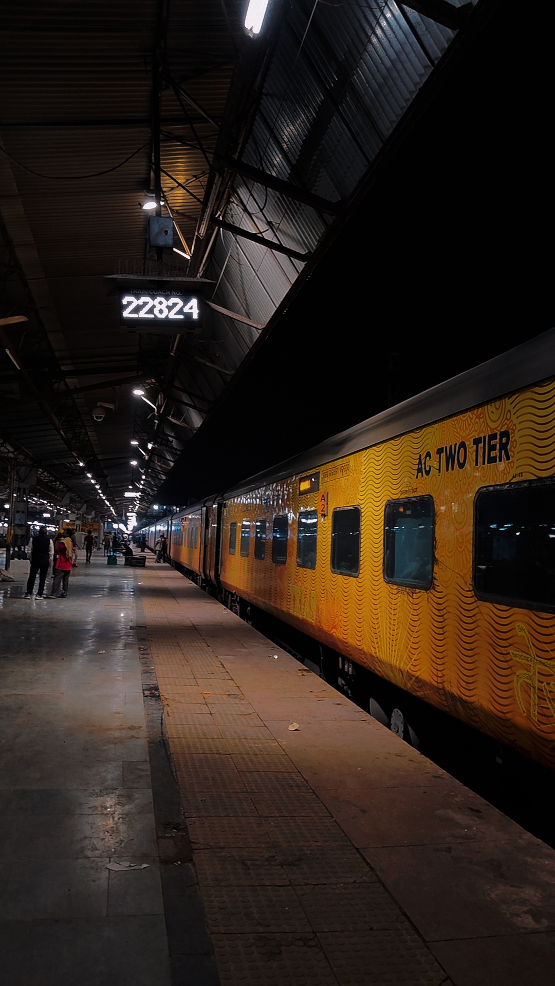 22823 Bhubaneswar - New Delhi Tejas Rajdhani Express (via Tatanagar) photo 11