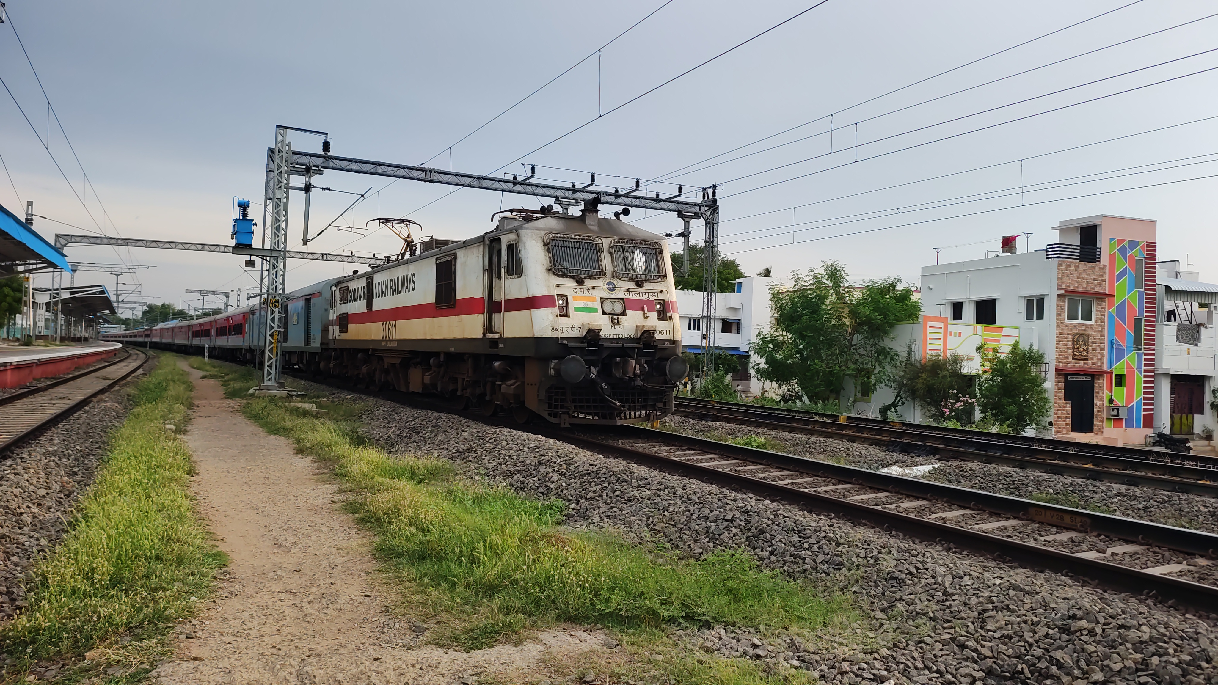 63011 Barddhaman - Rampurhat MEMU photo 2