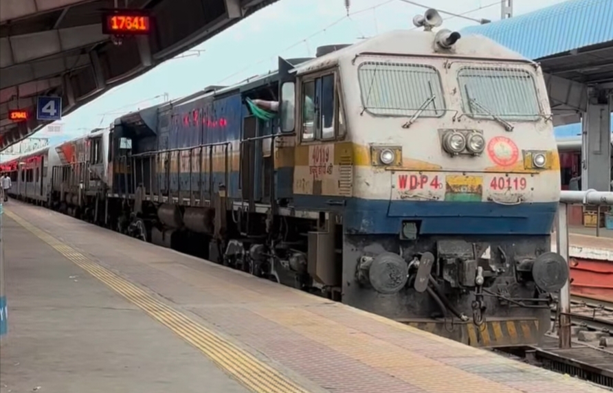 15309 Dehradun - Ramnagar Intercity Express photo 7