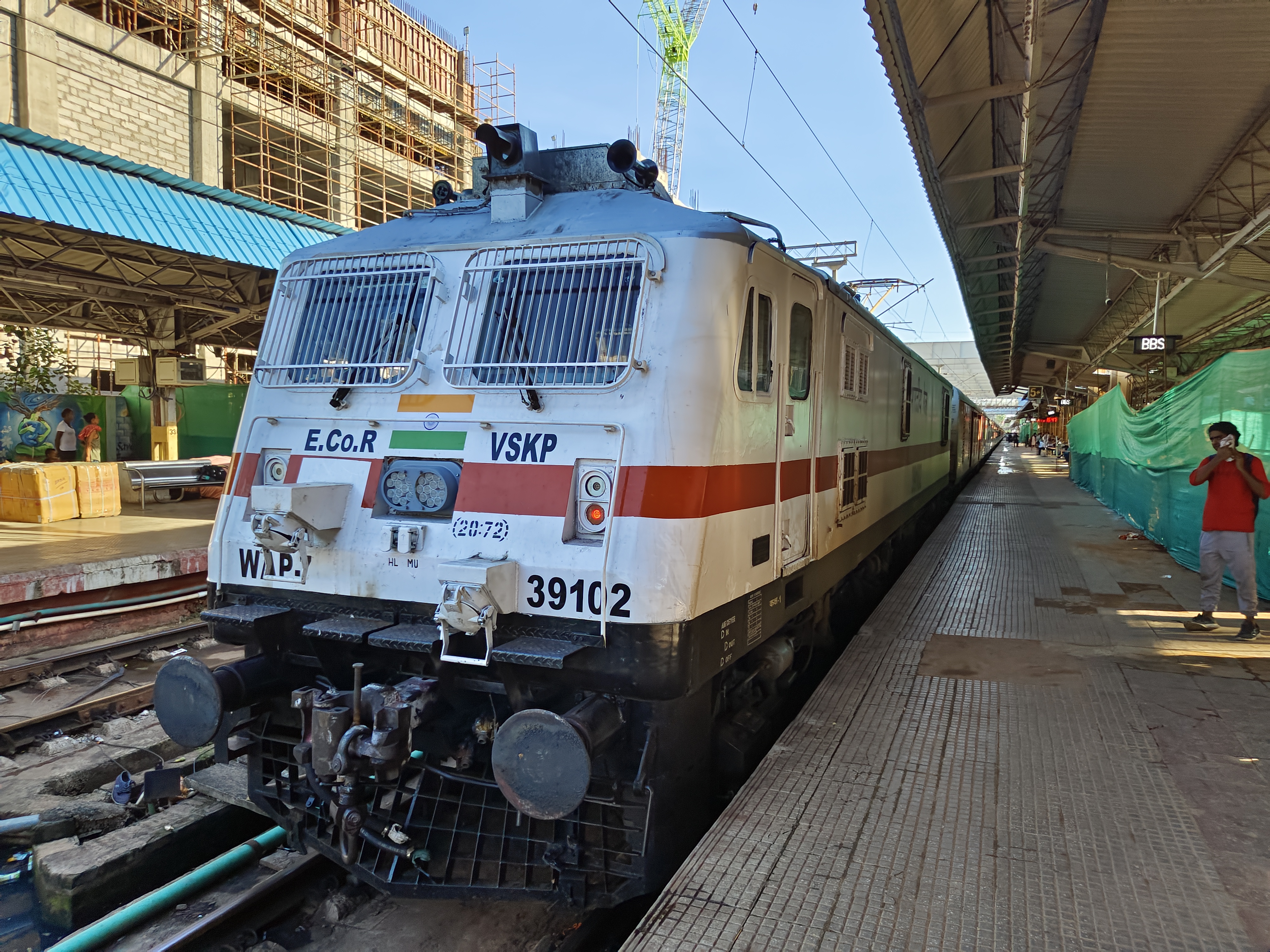 64019 Mathura - Shakurbasti EMU photo 1