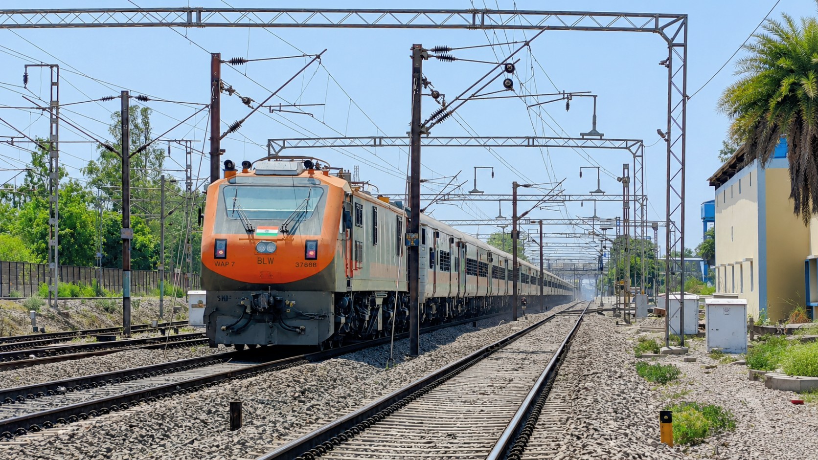 34750 Sealdah - Lakshmikantapur Local photo 1