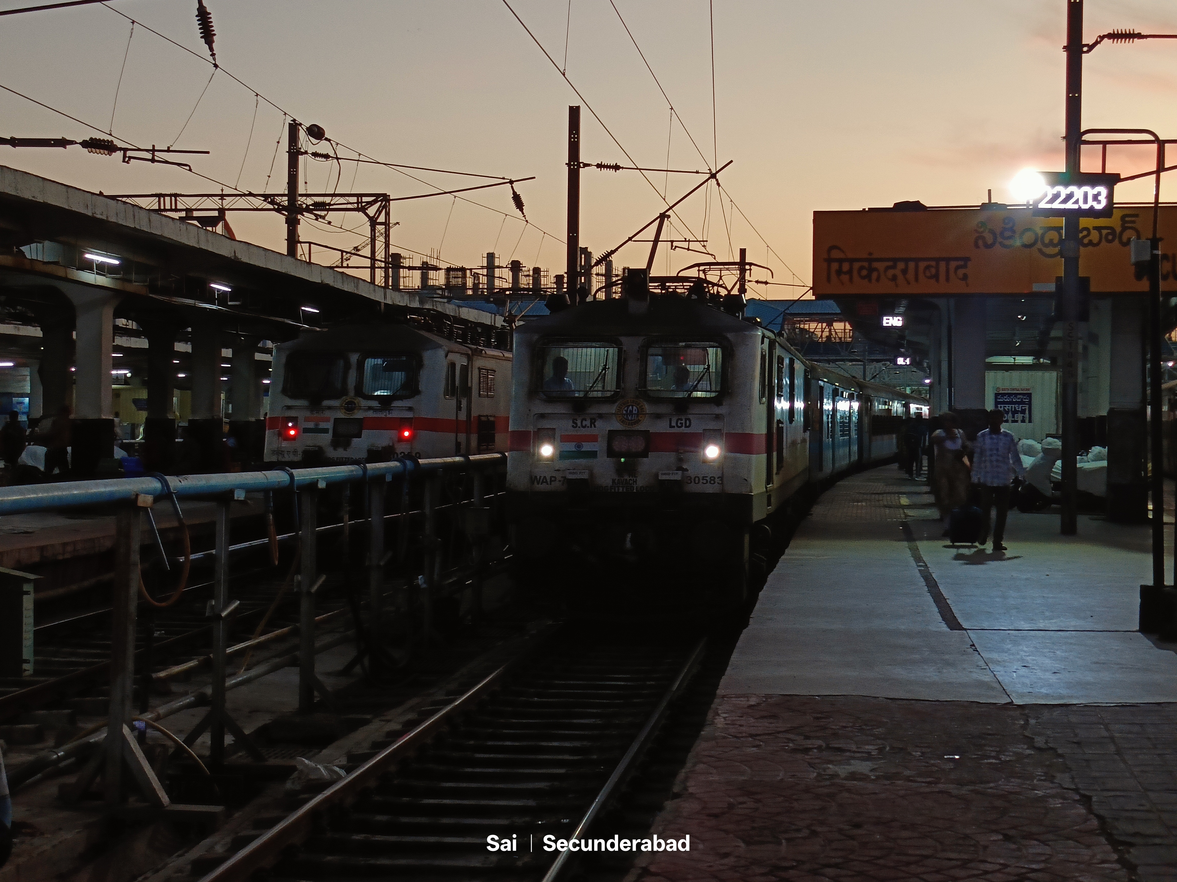 93041 Churchgate - Dahanu Road Fast Local photo 3