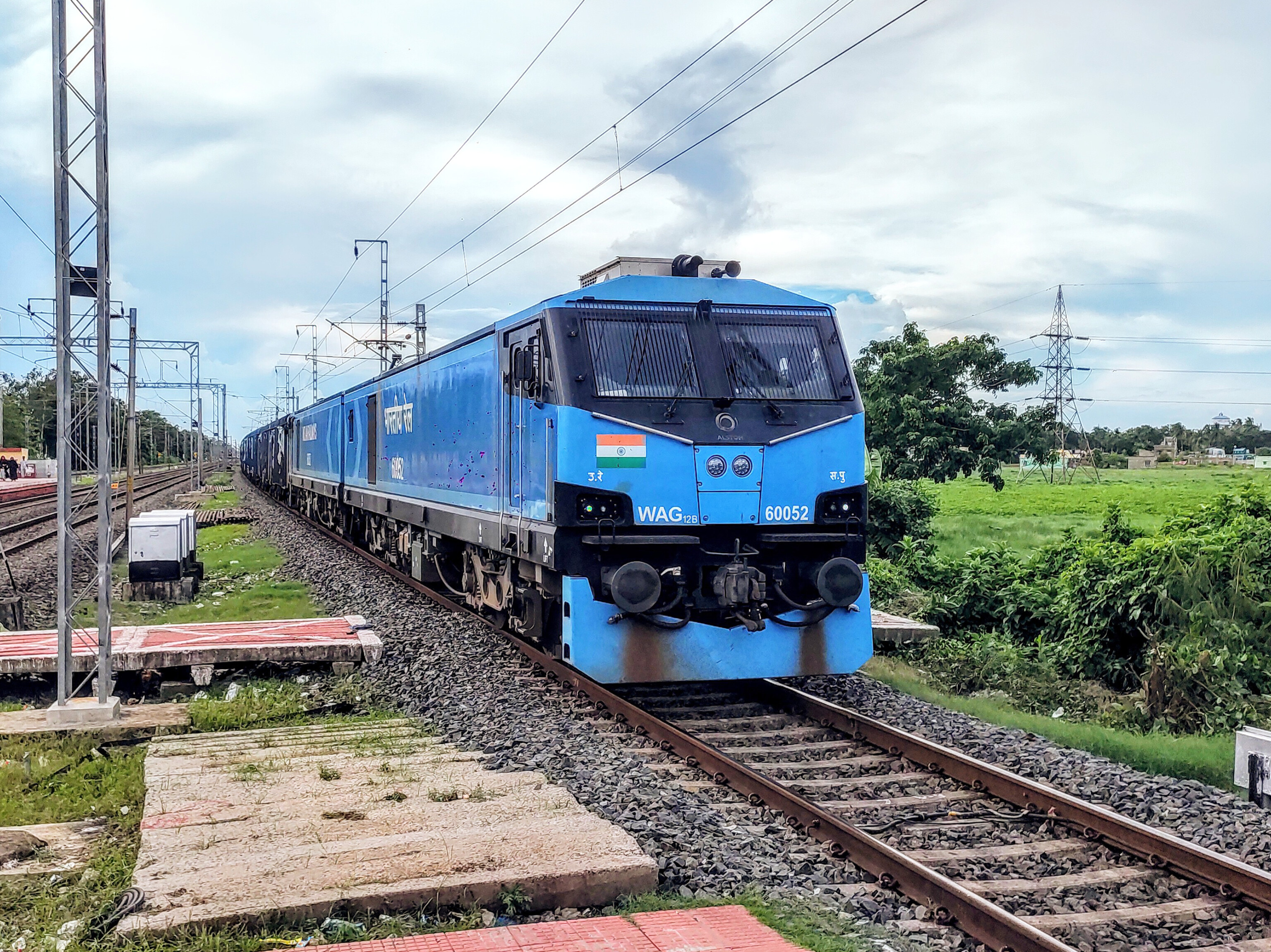 12929 Valsad - Vadodara Intercity SF Express photo 3