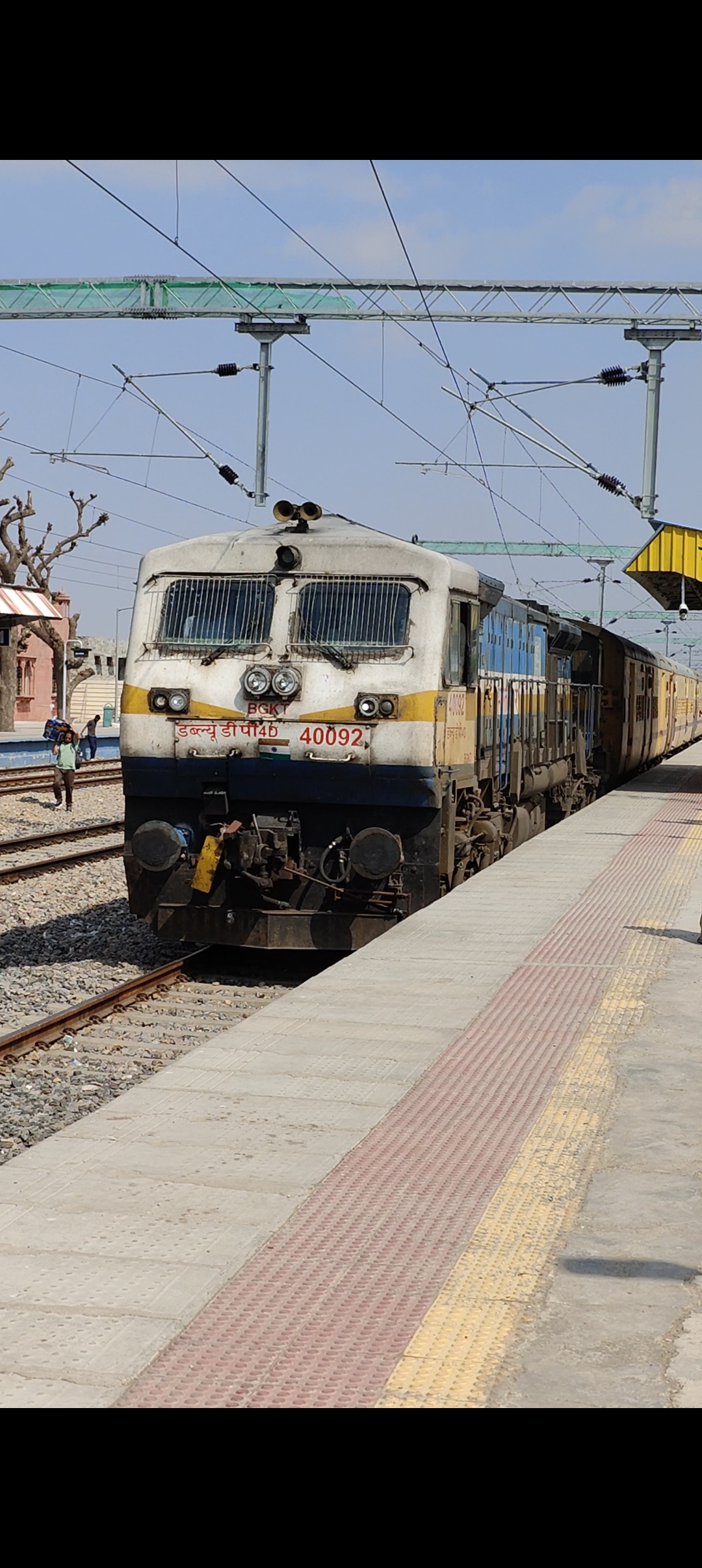 22583 Chhapra - Mumbai LTT Antyodaya SF Express photo 4