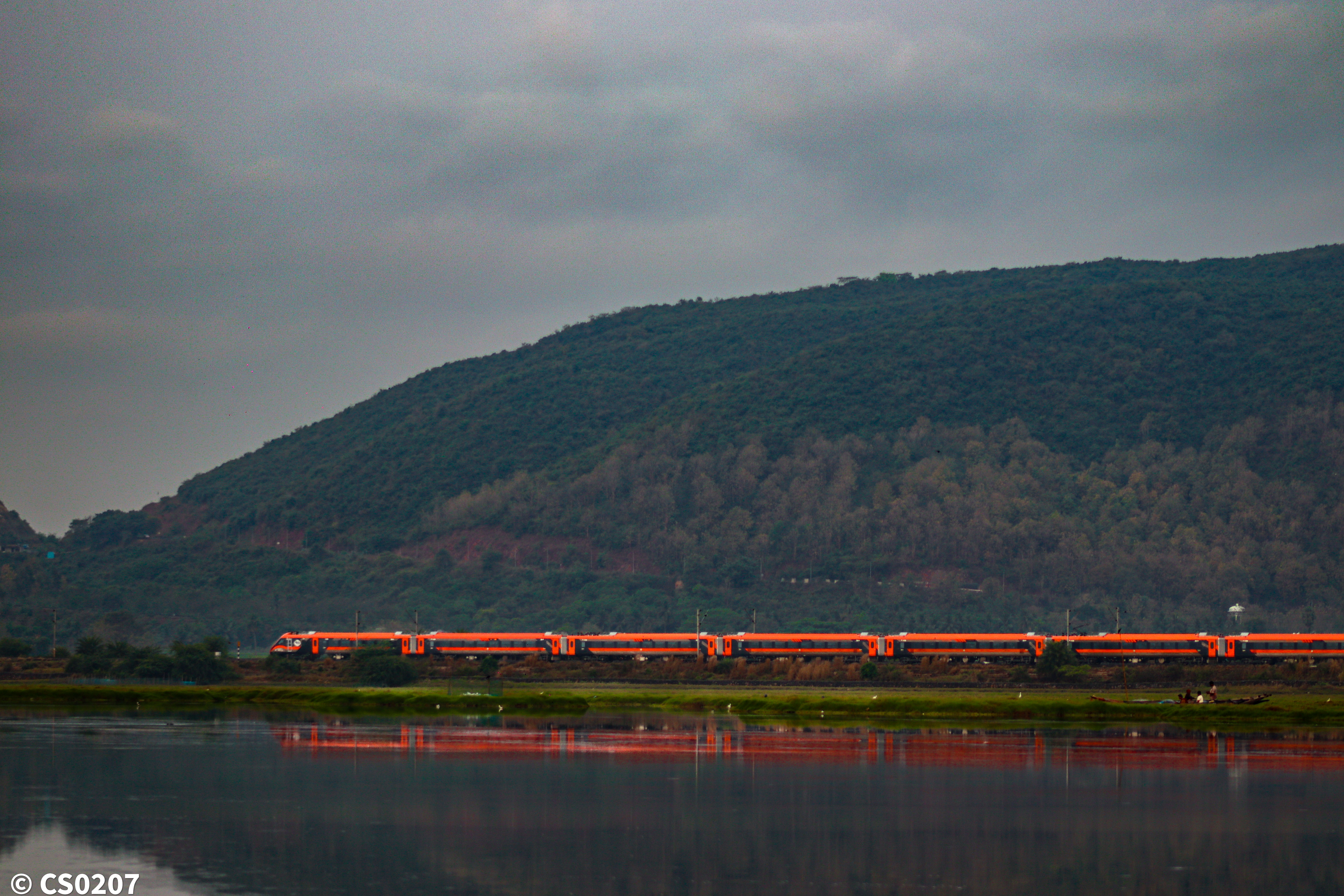 43707 Chennai Beach - Tiruvallur EMU photo 8