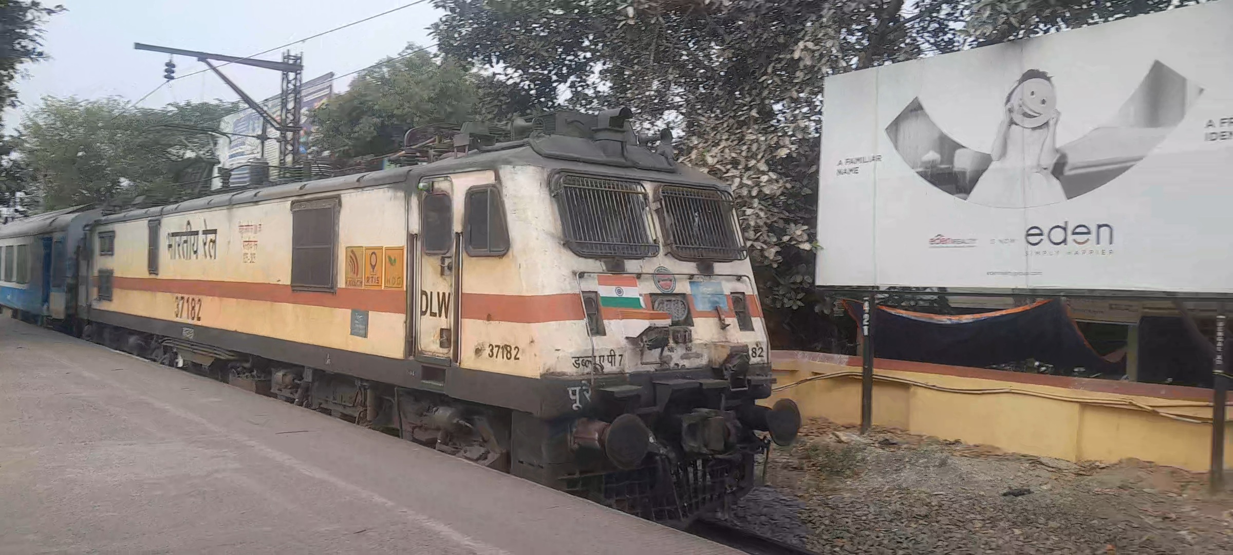 61001 Boisar - Vasai Road MEMU photo 6